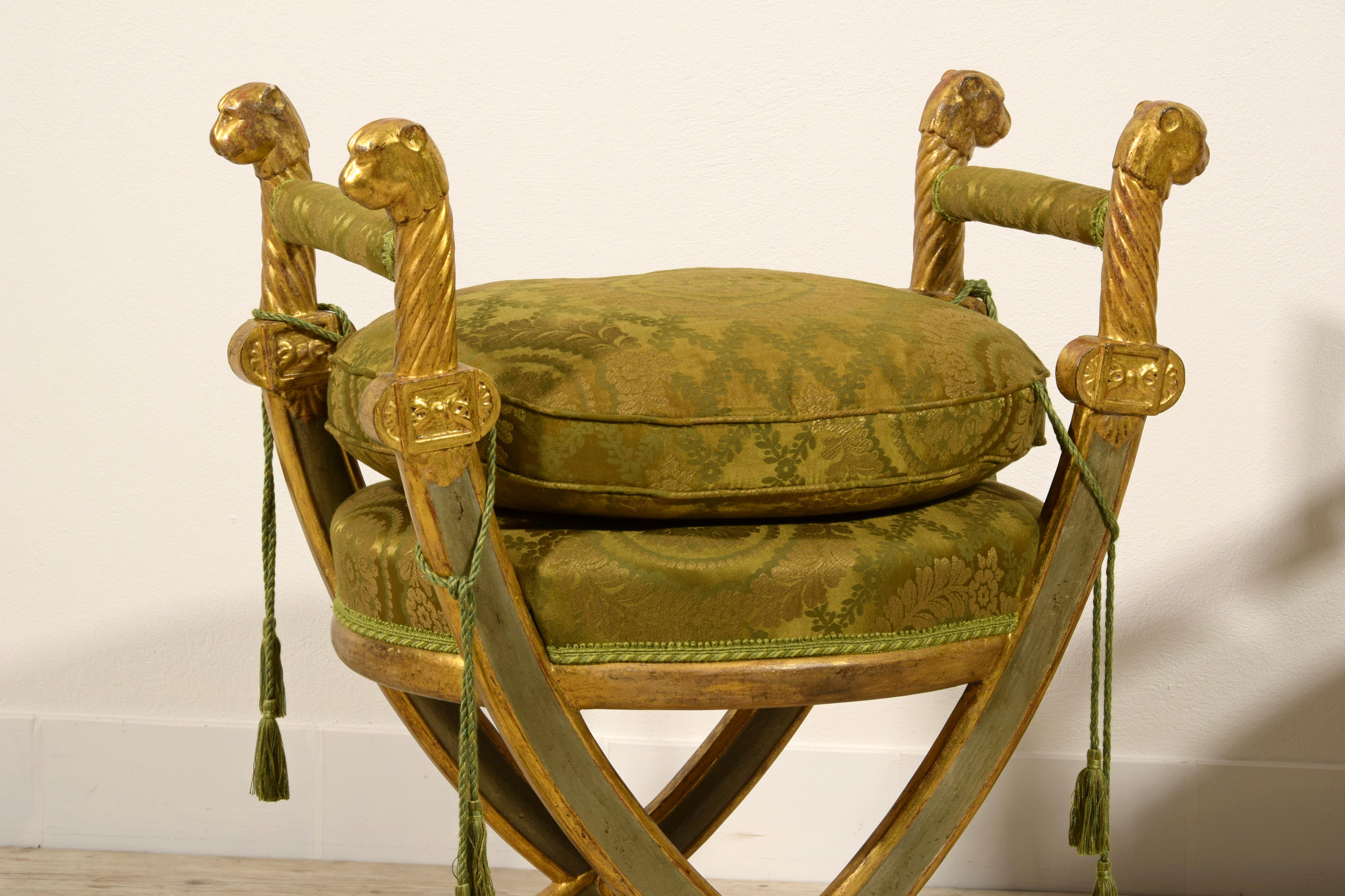 20th Century, Pair of Neoclassical Italian Carved Lacquered Gilt Wood Stools For Sale 8