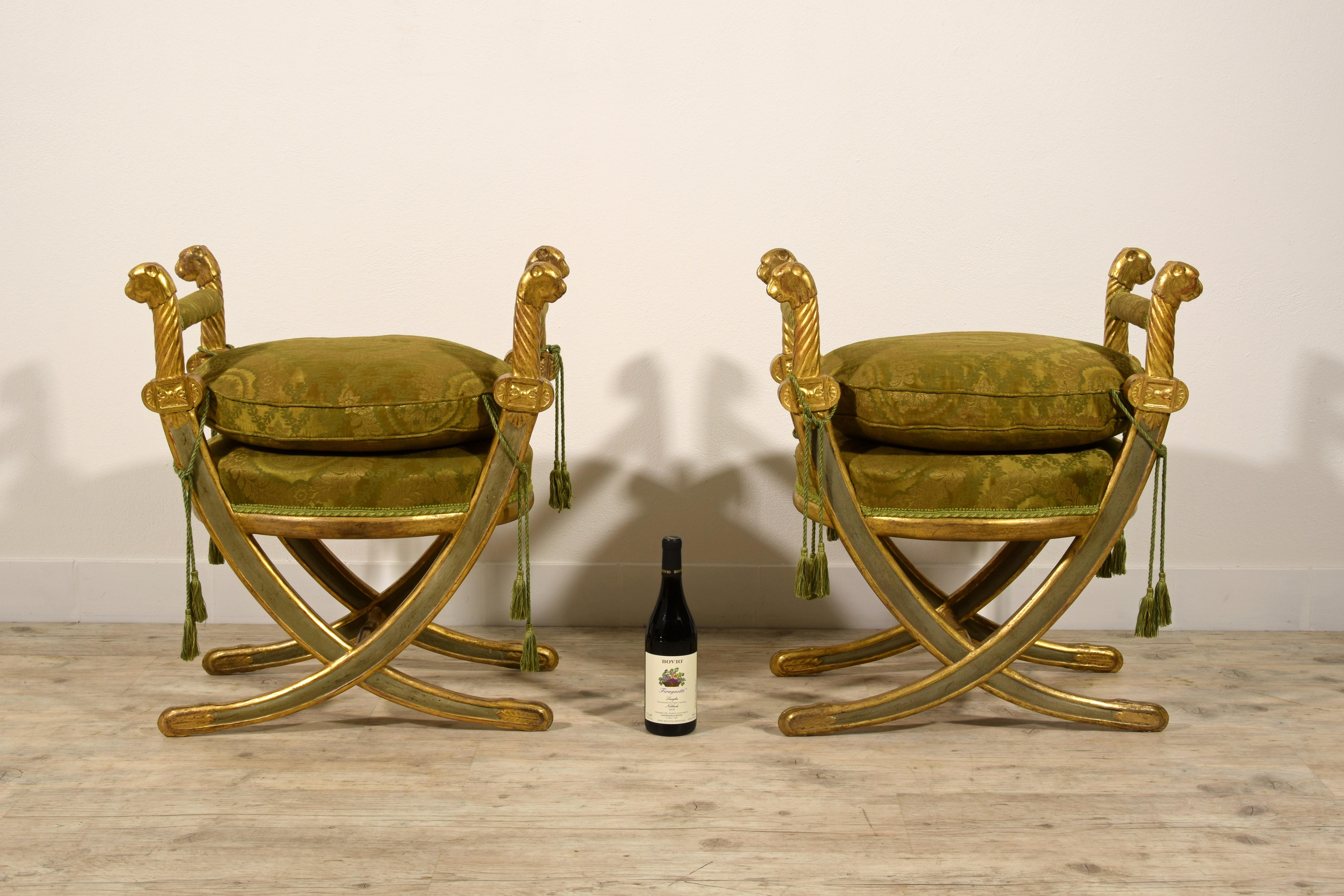 20th Century, Pair of Neoclassical Italian Carved Lacquered Gilt Wood Stools For Sale 9
