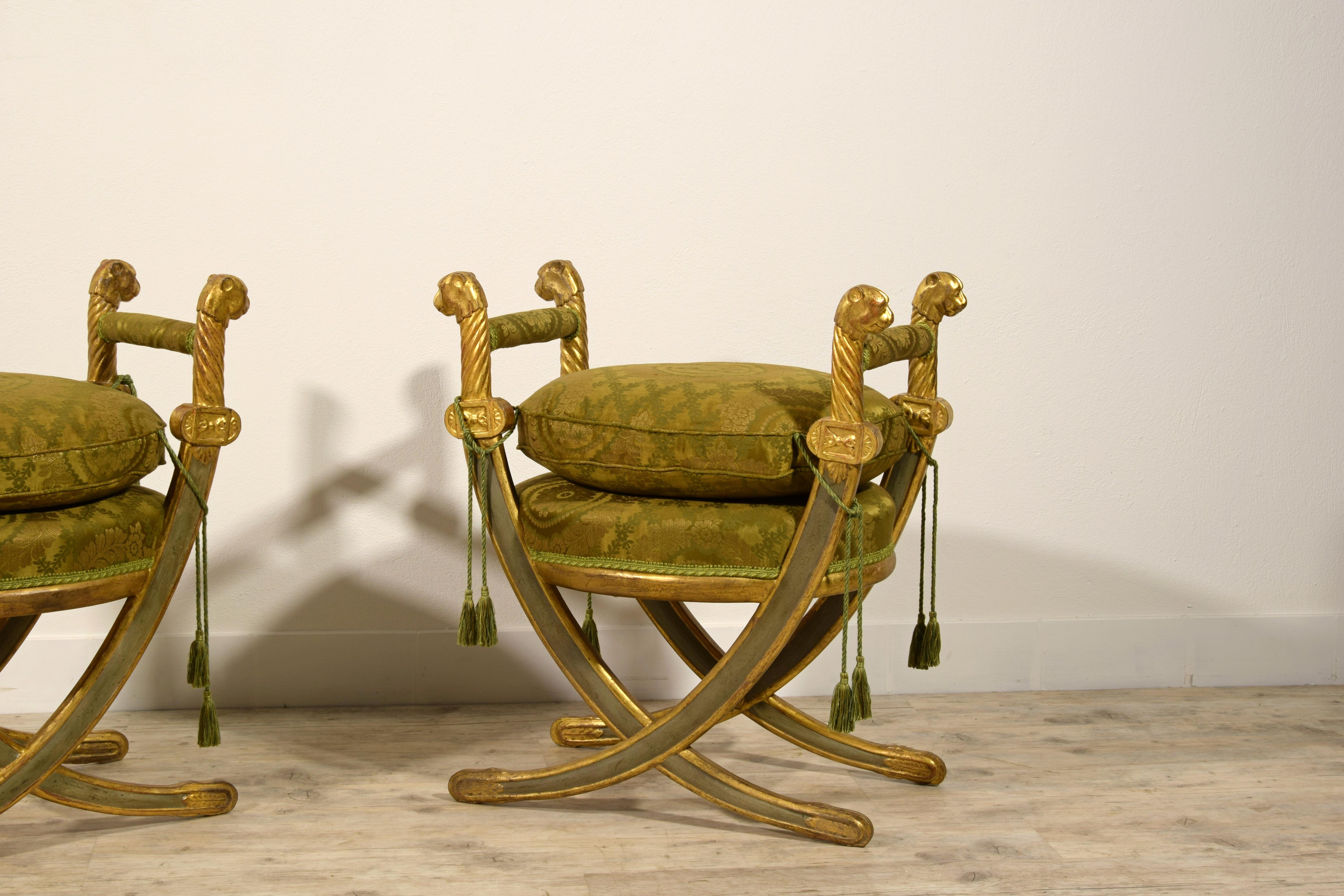 20th Century, Pair of Neoclassical Italian Carved Lacquered Gilt Wood Stools For Sale 11