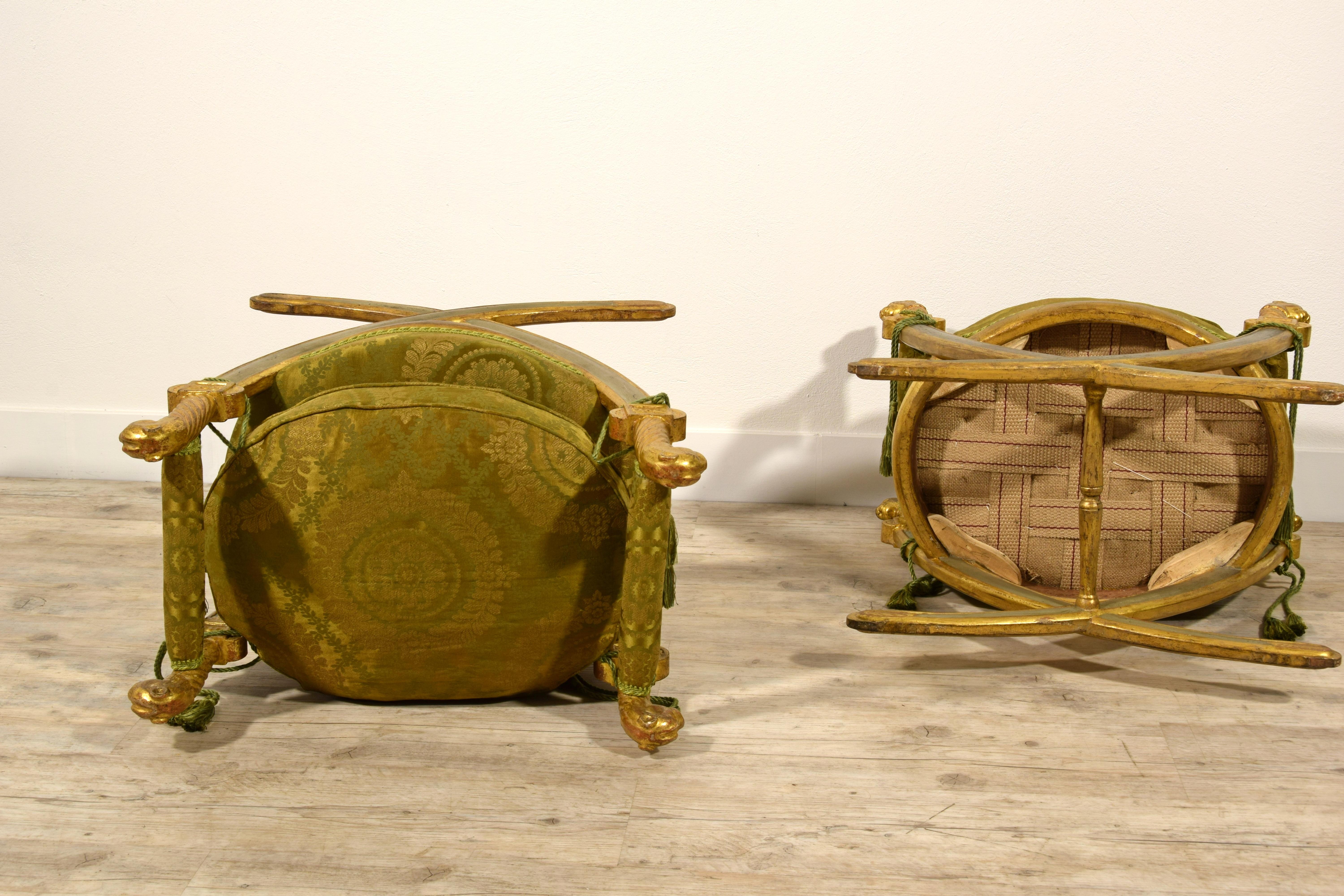 20e siècle, Paire de tabourets néoclassiques italiens en bois laqué et doré en vente 12