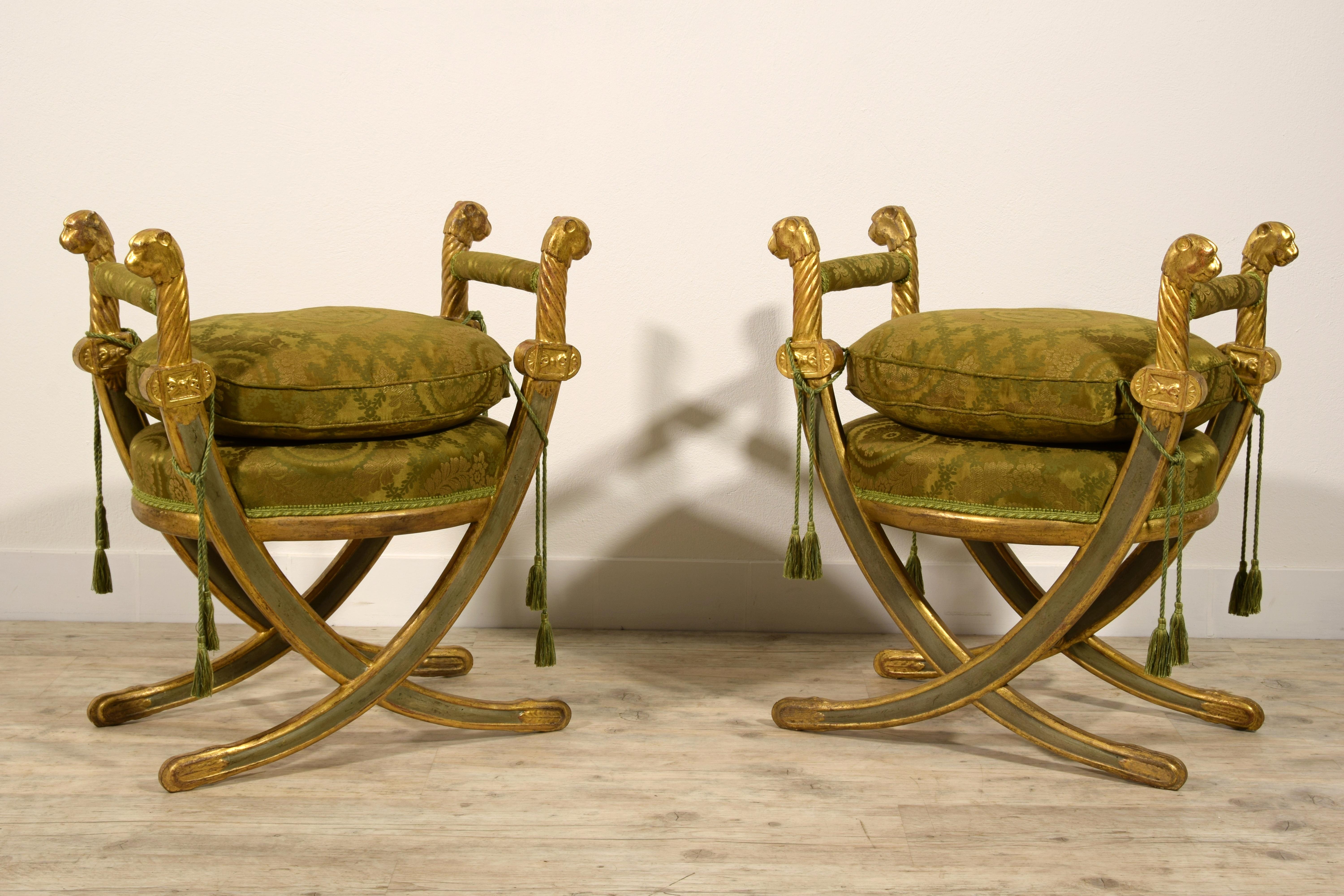 20th century, pair of neoclassical Italian carved Lacquered gilt wood stools

Measurements: cm W 65 x D 43.5 x H 72. Seat height with cushion 59 cm; seat height without cushion 44 cm

This particular pair of stools was made in Italy at the beginning