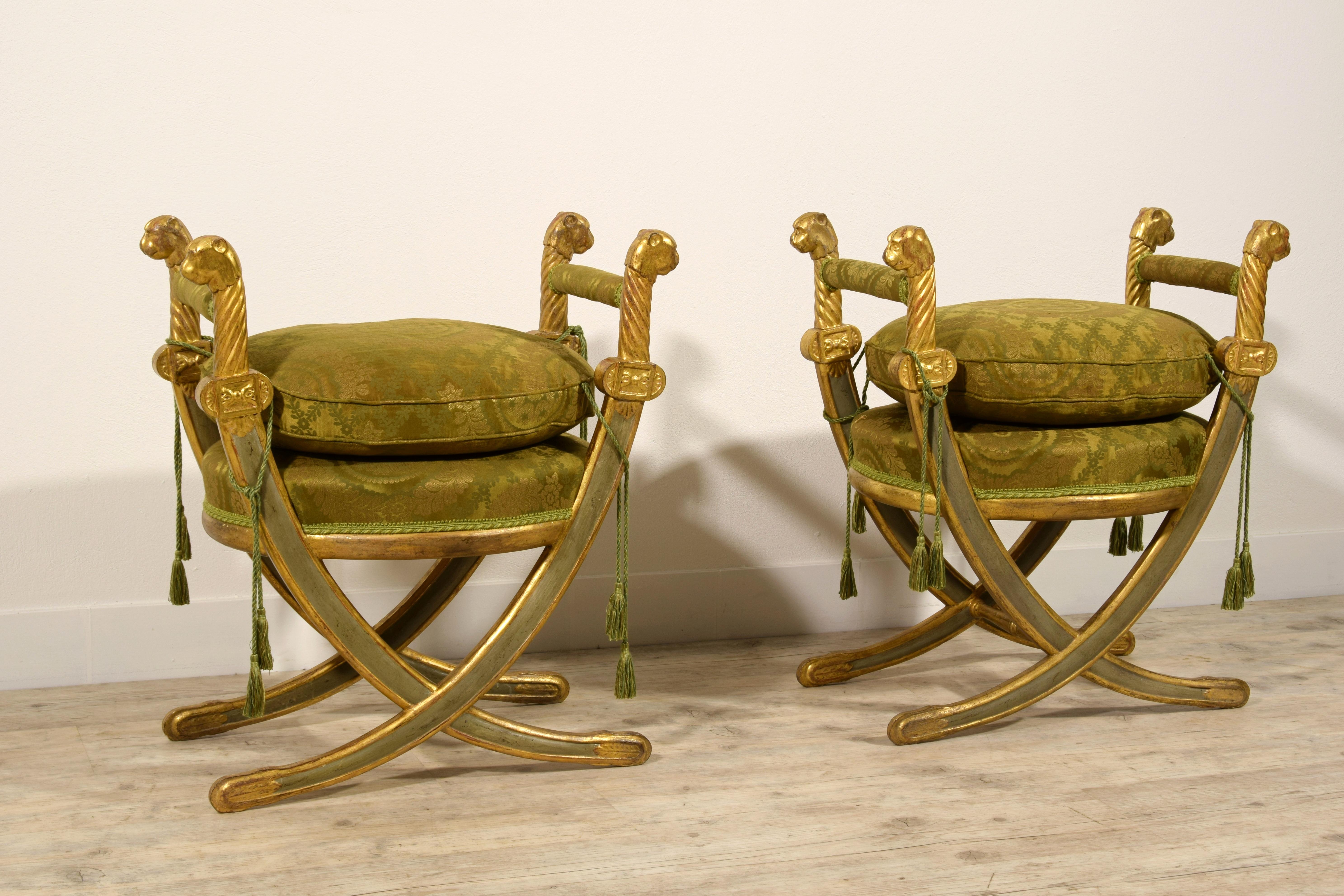 20th Century, Pair of Neoclassical Italian Carved Lacquered Gilt Wood Stools For Sale 1