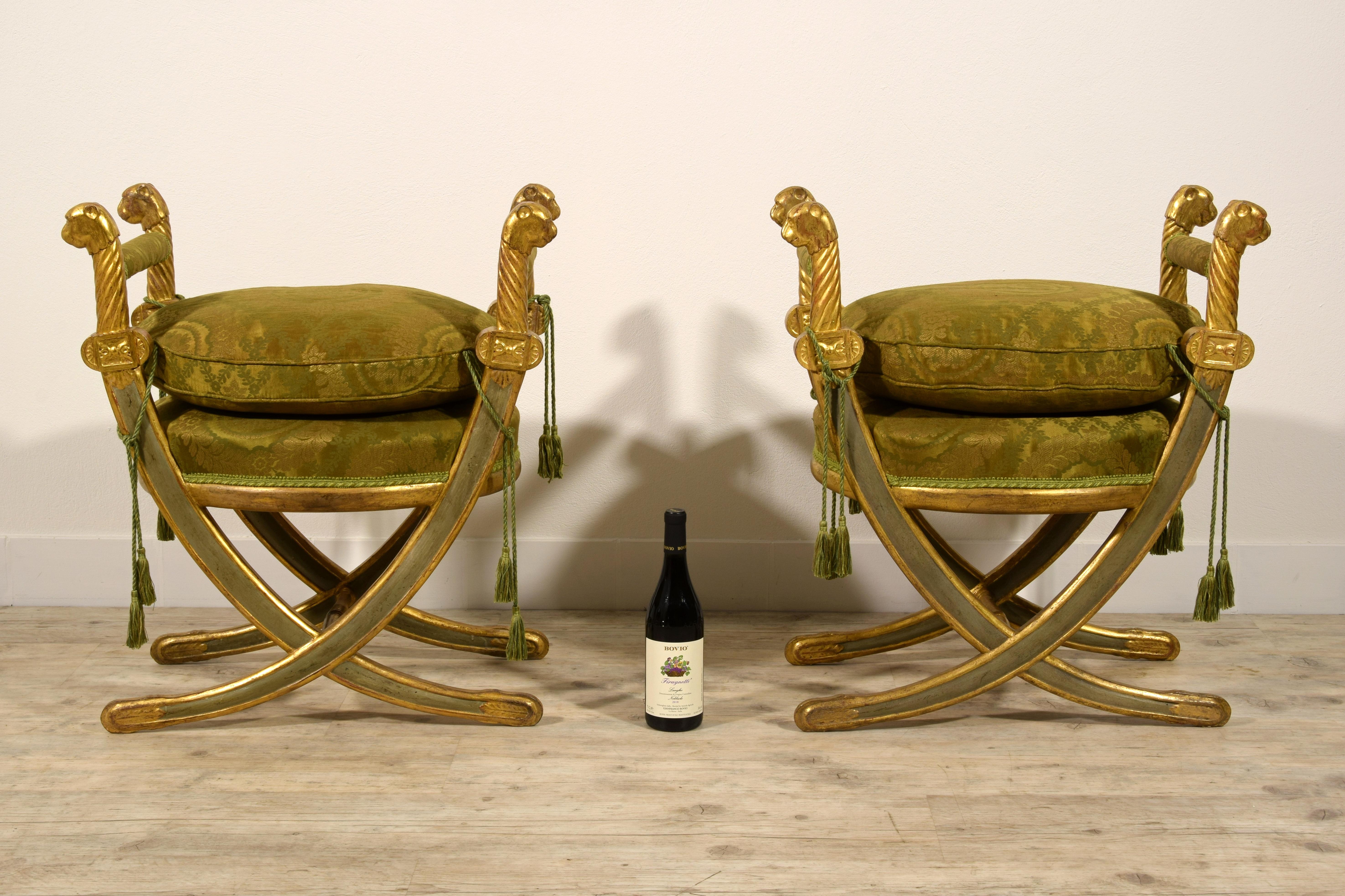 20th Century, Pair of Neoclassical Italian Carved Lacquered Gilt Wood Stools For Sale 2
