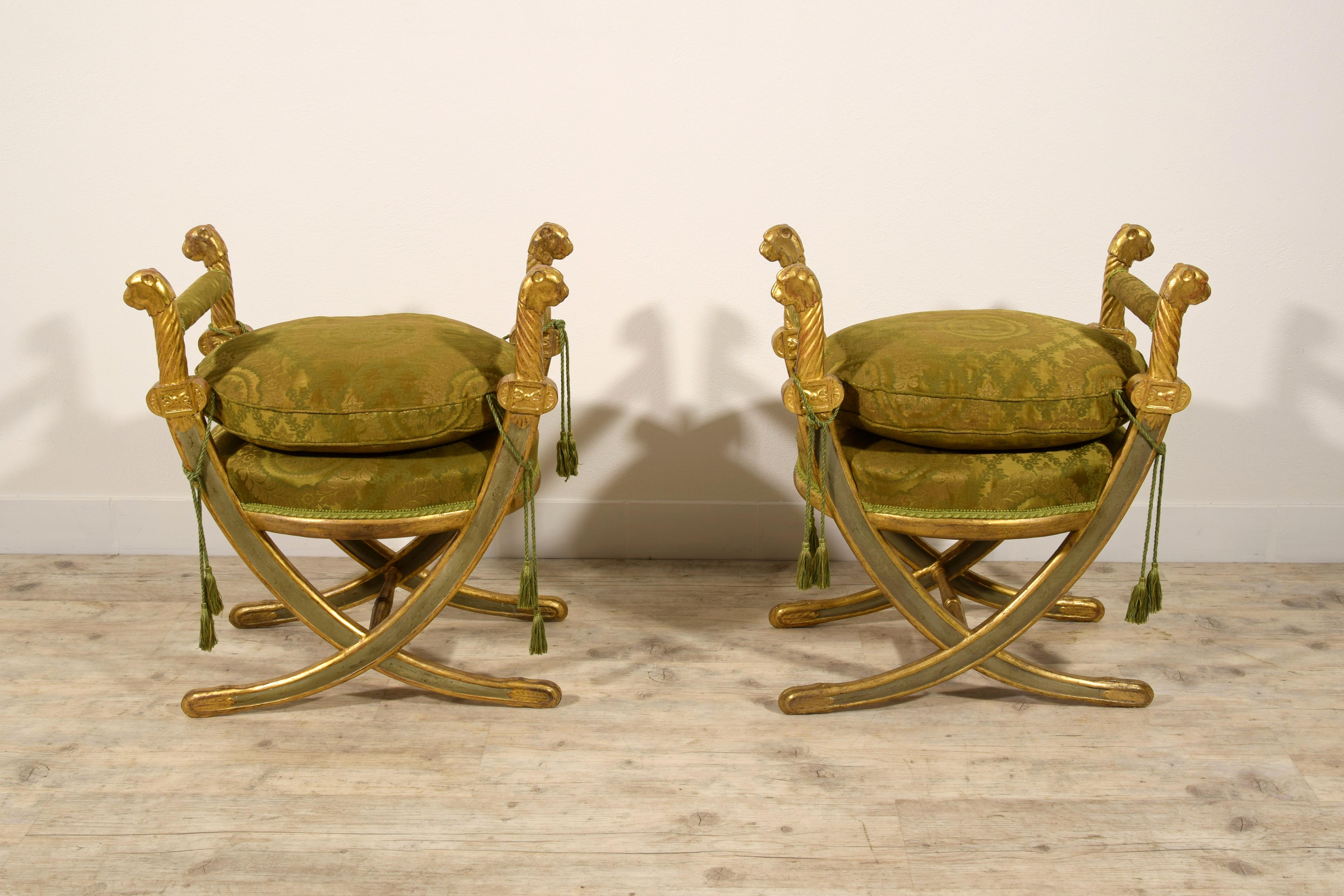 20th Century, Pair of Neoclassical Italian Carved Lacquered Gilt Wood Stools For Sale 3