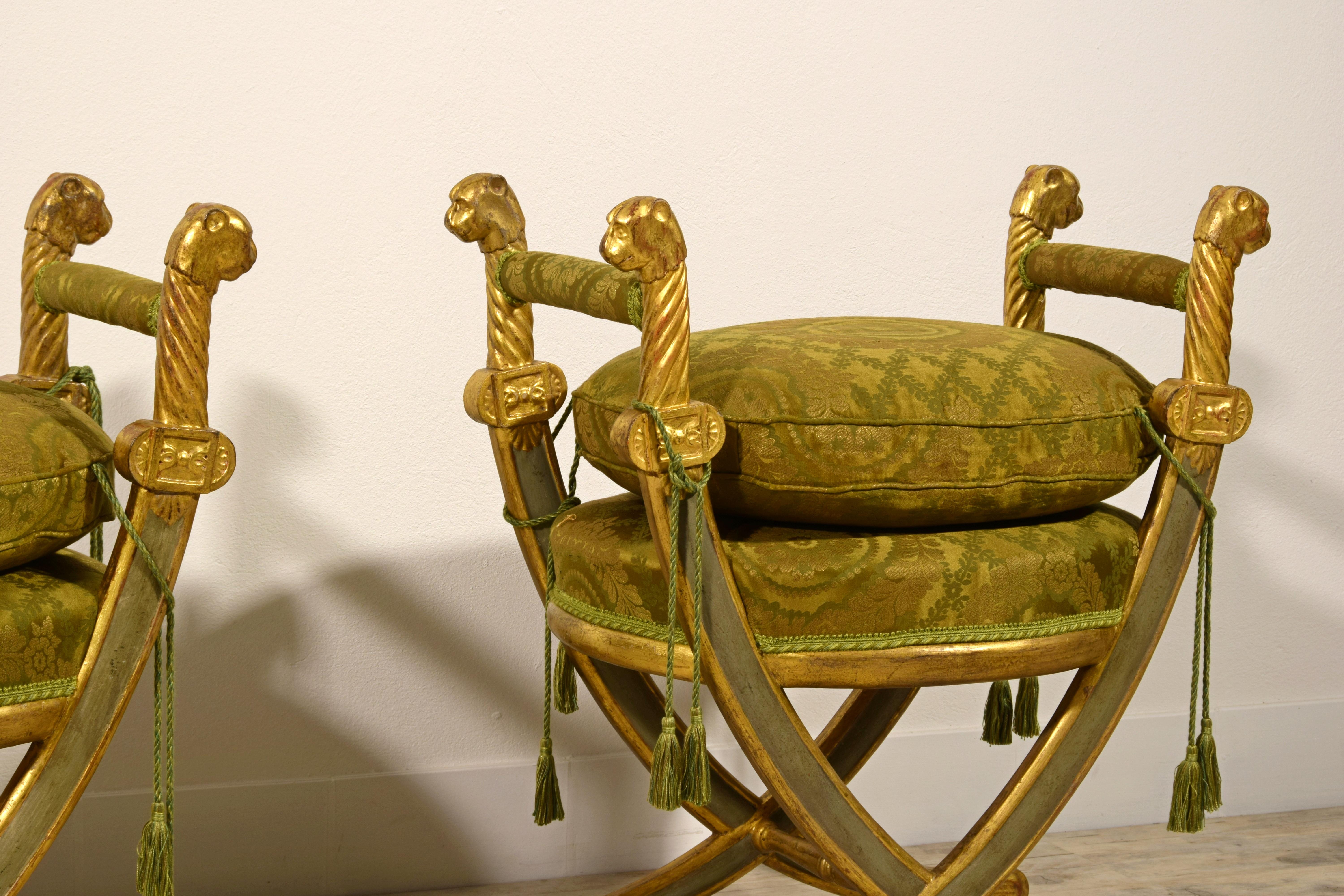 20th Century, Pair of Neoclassical Italian Carved Lacquered Gilt Wood Stools For Sale 6