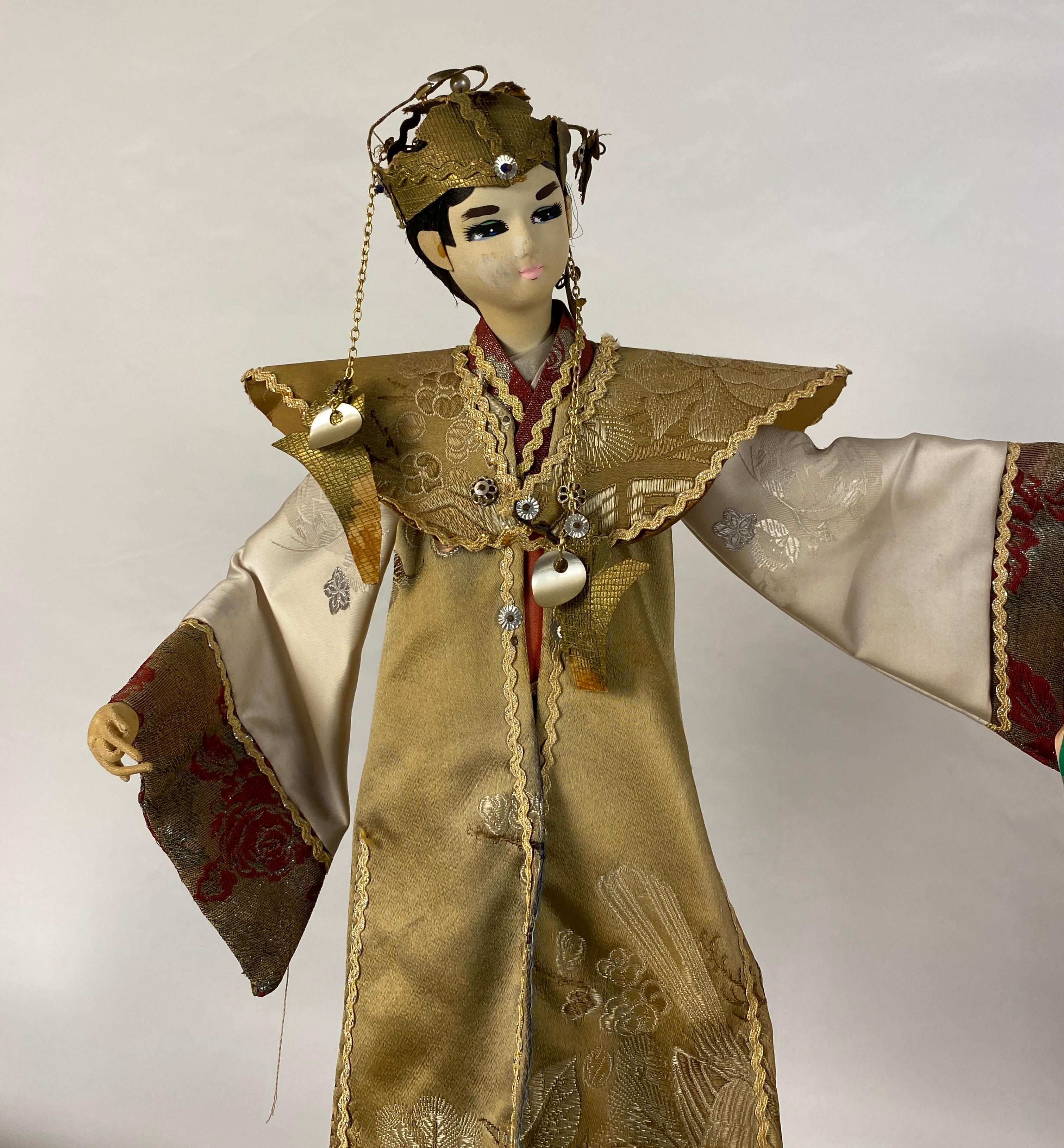 20th Century Pair of Oriental Puppet Dolls with Original Silk Costumes  In Good Condition For Sale In Miami, FL