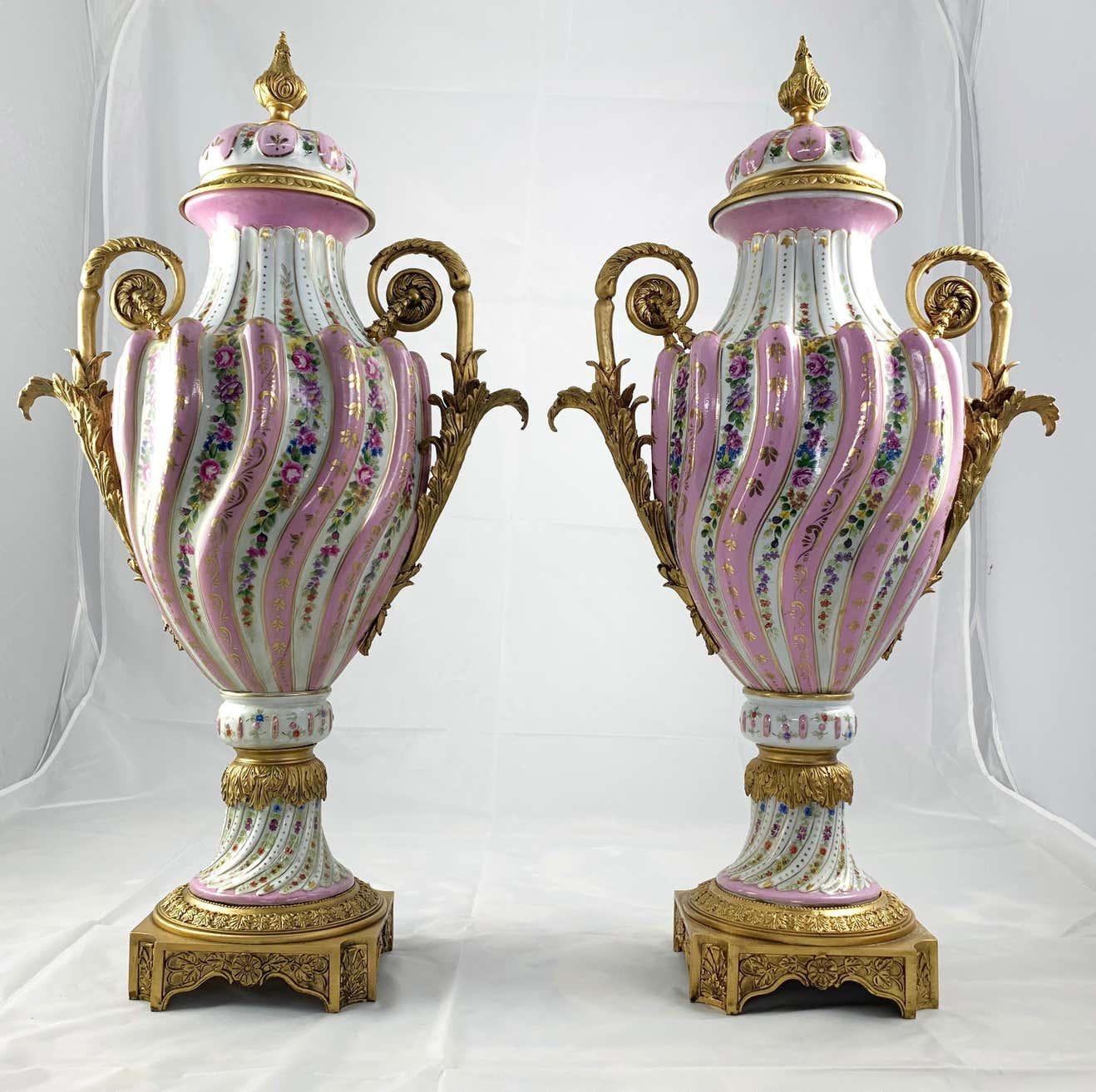 20th Century Pair of Ormolu Mounted Pink Sevres Style Vases with Lids In Good Condition For Sale In Southall, GB
