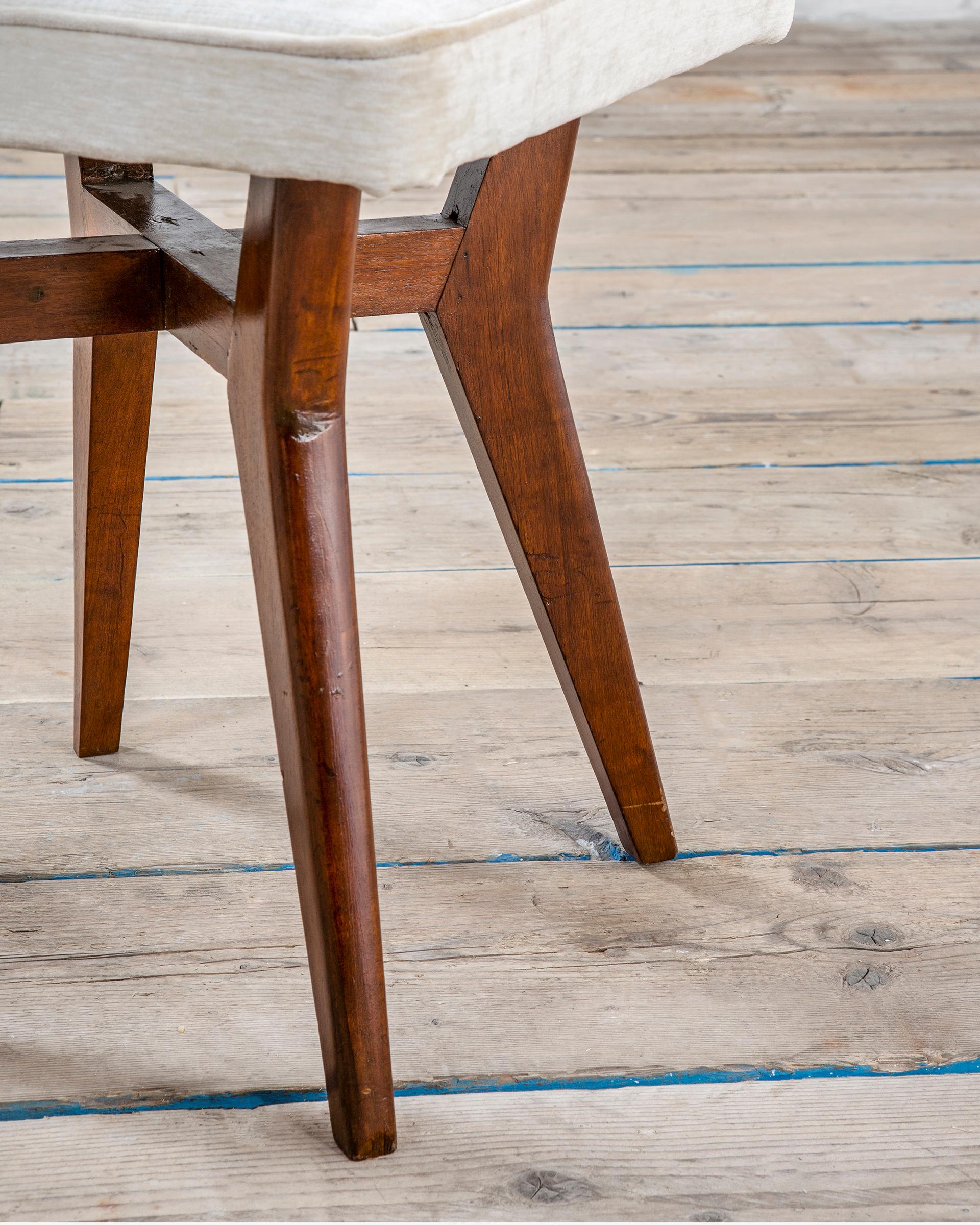 Paar Polsterhocker im Stil von Ico Parisi aus Holz und Stoff, 20. Jahrhundert (Moderne der Mitte des Jahrhunderts) im Angebot