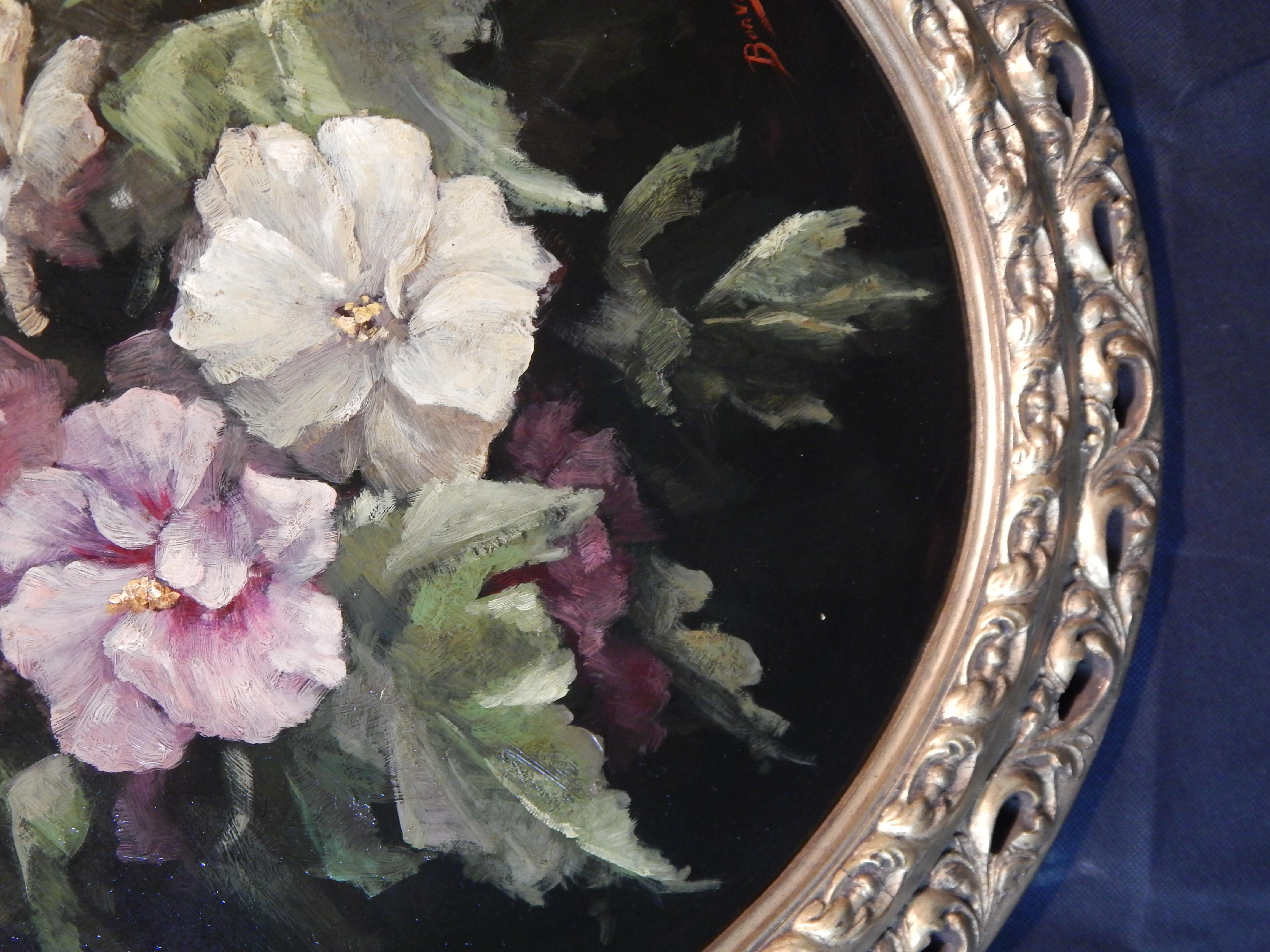 20th Century Pair of Oval Paintings on Flowers with Golden Frame 4