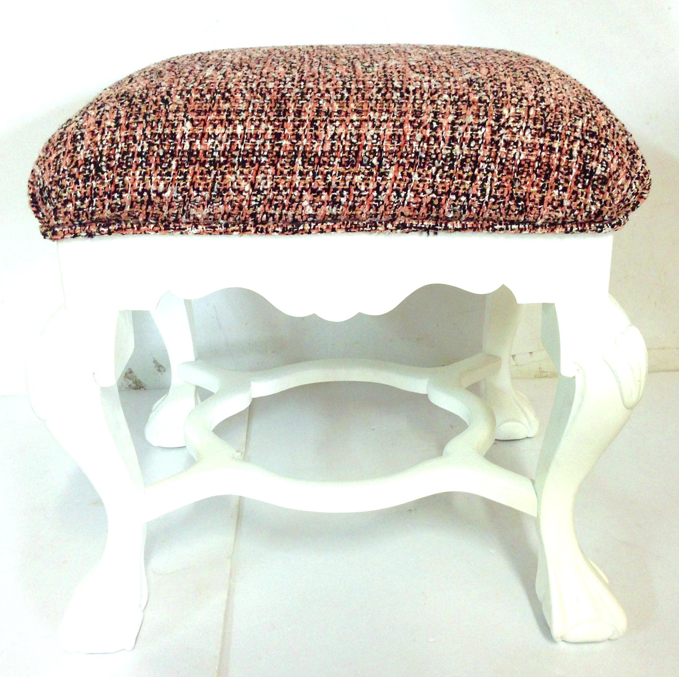 American 20th Century Pair of Queen Anne Style Mahogany Boucle Upholstered Benches For Sale