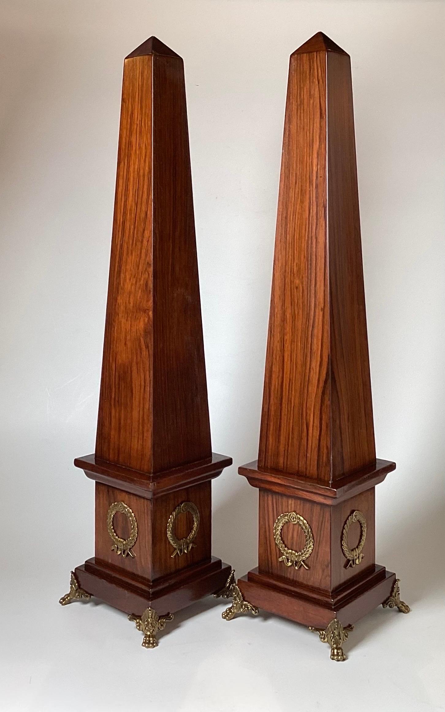 20th Century Pair of Rosewood Obelisks with Decorative Brass Mounts and Feet 1