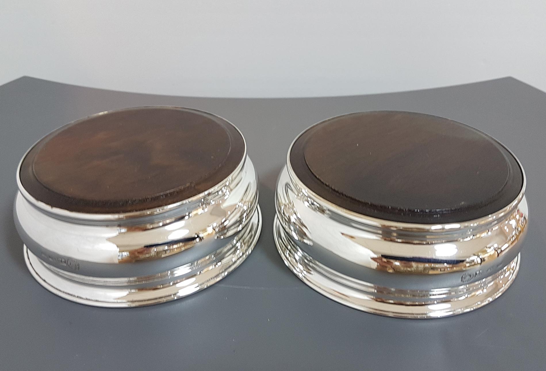 20th Century Pair of Round Italian Silver Coaster with Wooden Caseback In Excellent Condition In VALENZA, IT