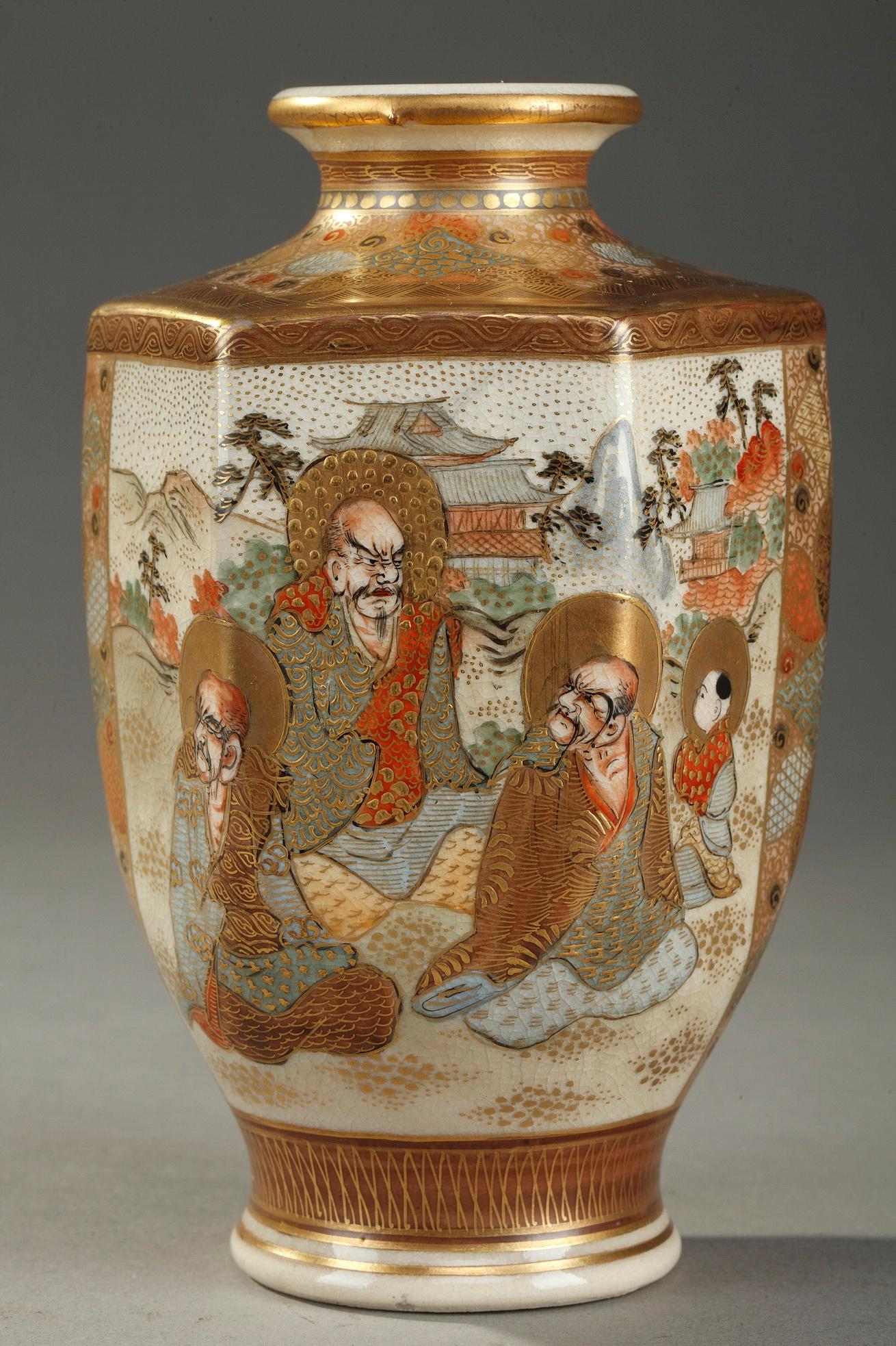 Paar kleine Satsuma-Vasen aus Porzellan des 20. Jahrhunderts im Angebot 3