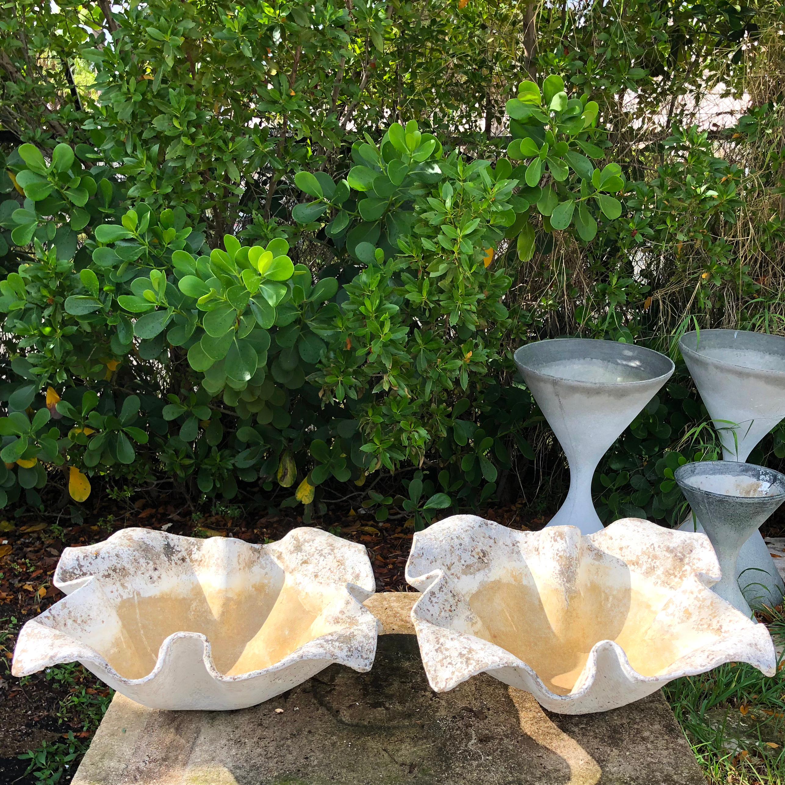 A pair of small decorative Willy Guhl elephant ear planters for Eternit with a natural patina, consistent with age and use, naturally aged patina. Swiss designer Willy Guhl (1915-2004) was well known for his weather resistant planter design for