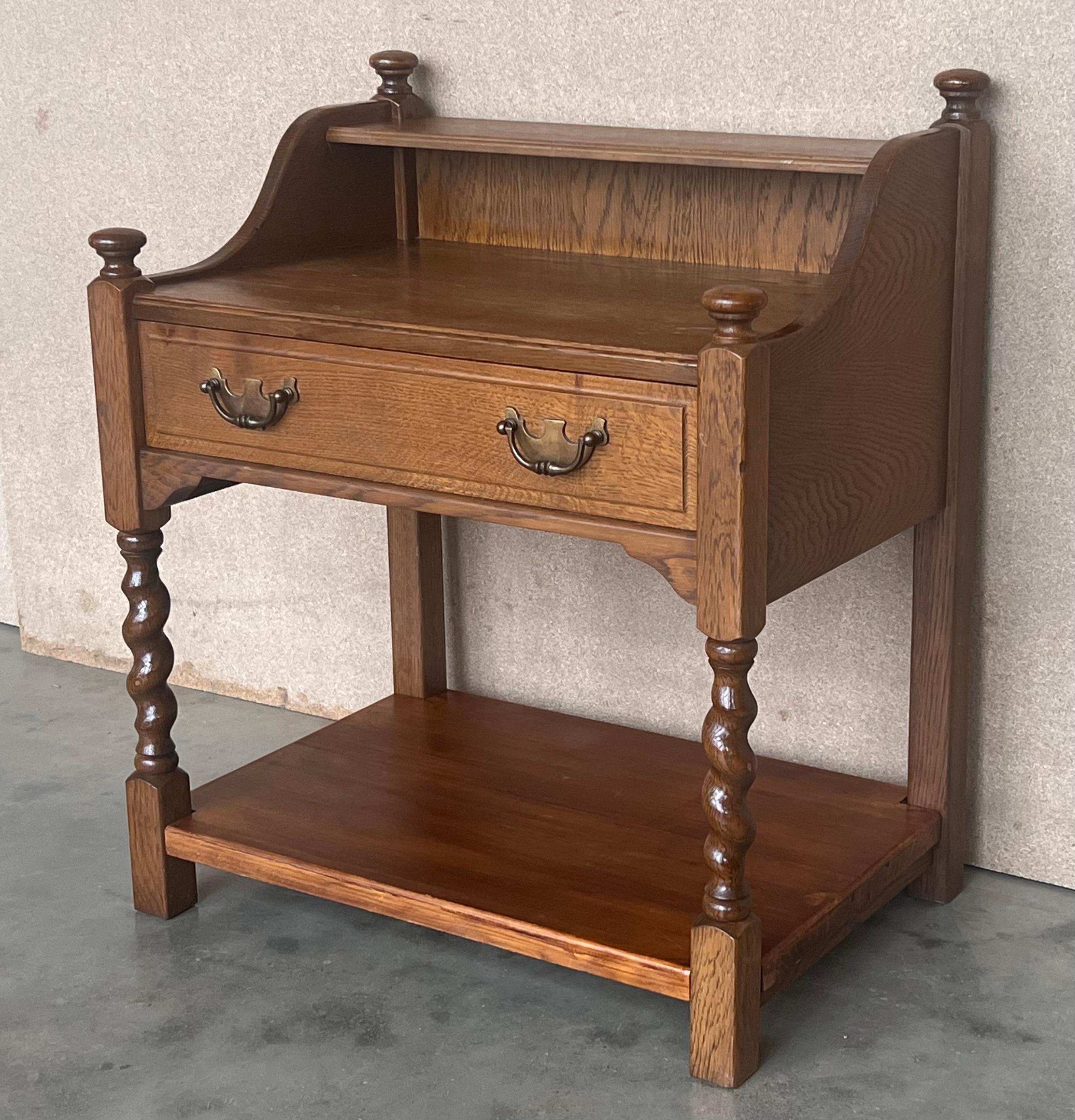Spanish 20th Century Pair of Solid Carved French Nightstands with Low Shelve and crest For Sale