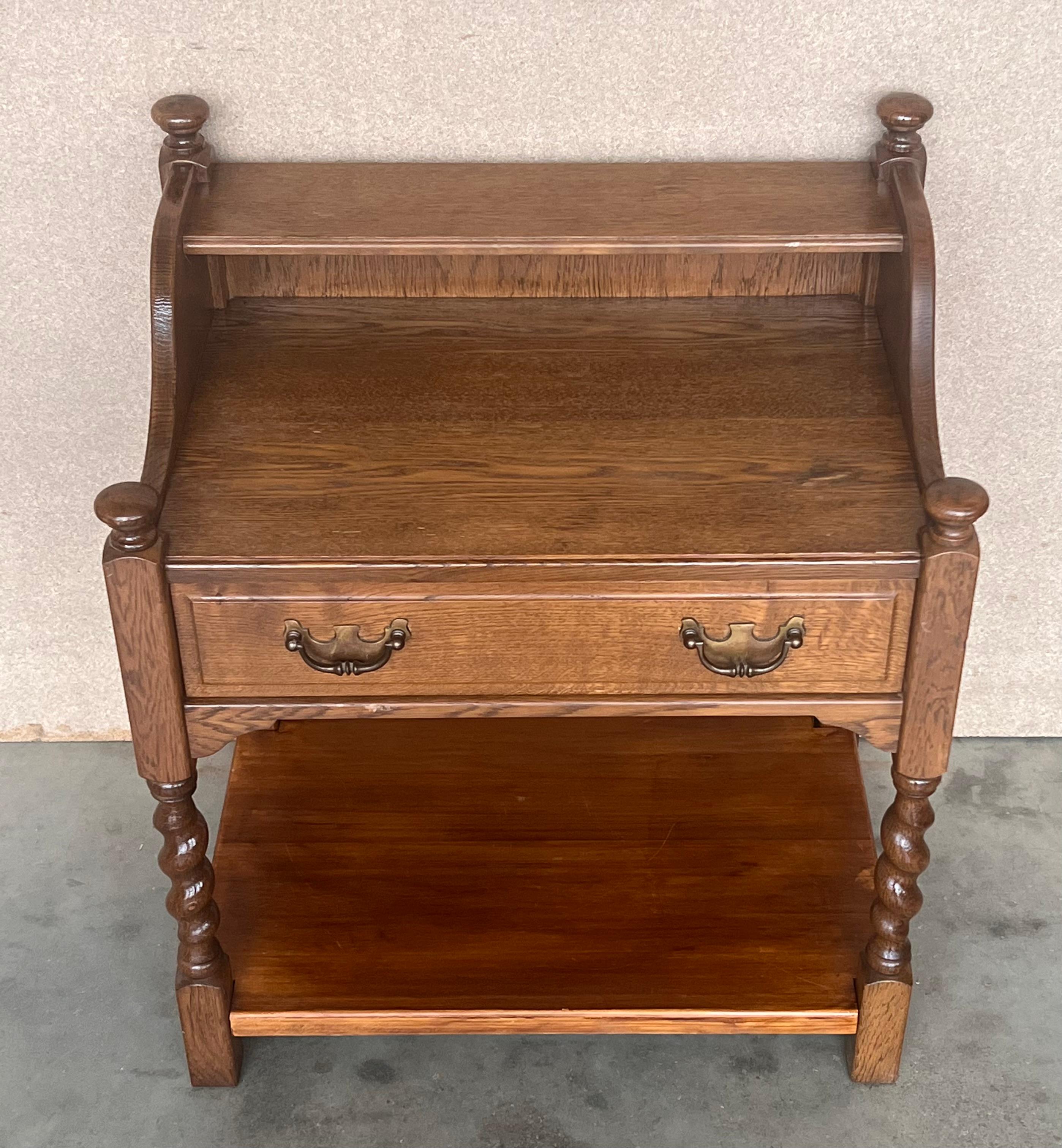 20th Century Pair of Solid Carved French Nightstands with Low Shelve and crest In Good Condition For Sale In Miami, FL