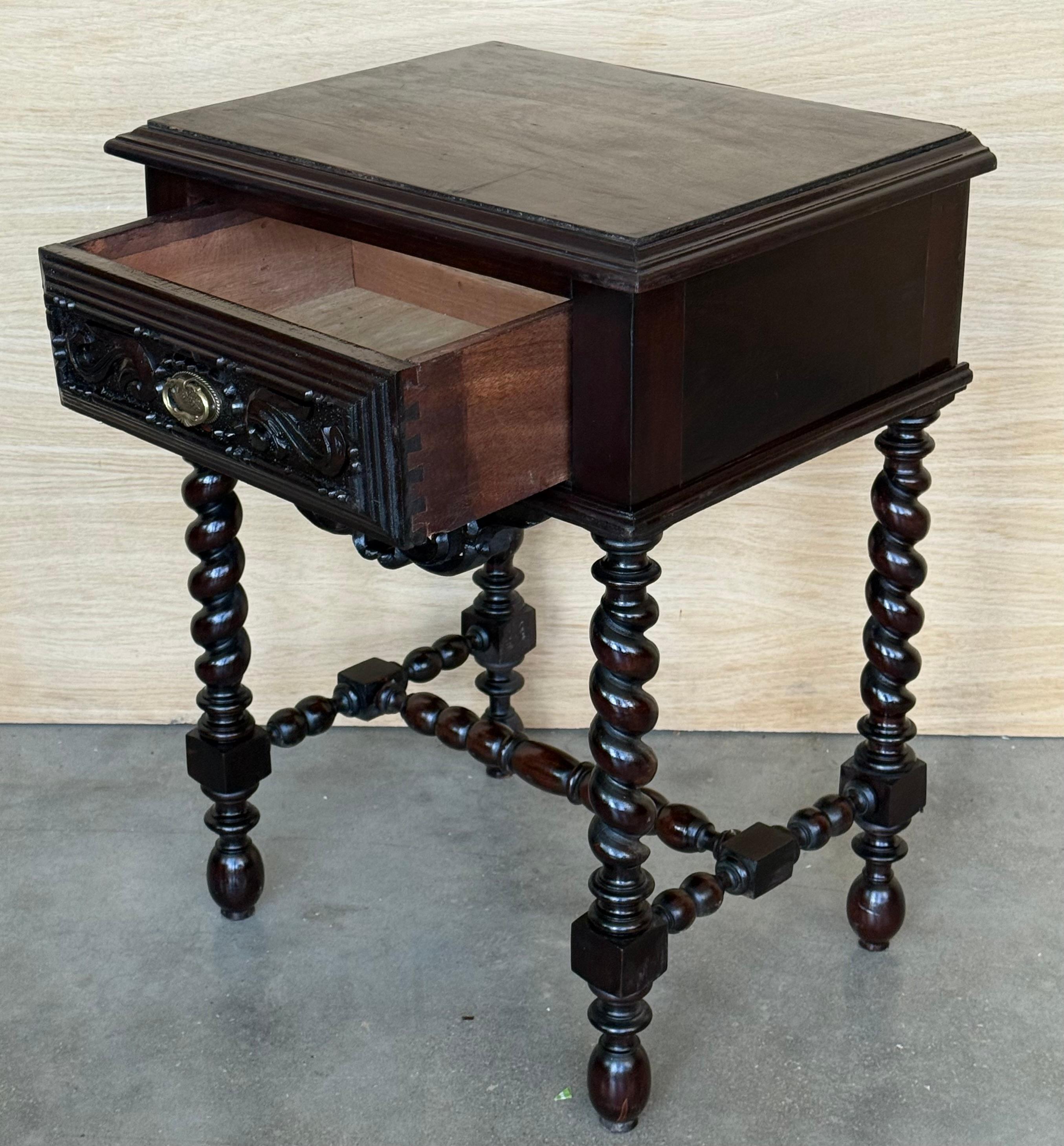 20th Century Pair of Solid Carved French Nightstands with Solomonic Columns in vendita 3