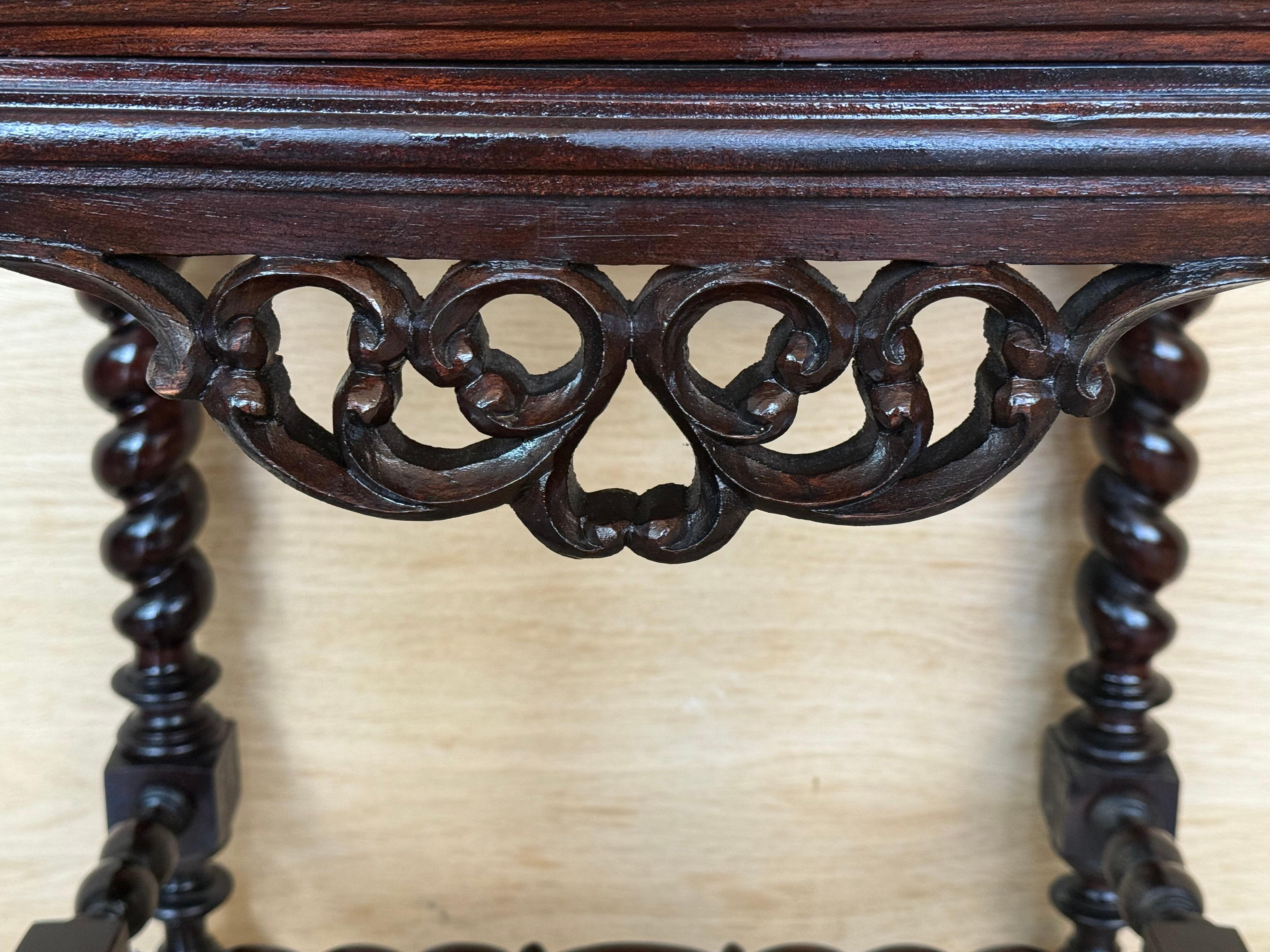 20th Century Pair of Solid Carved French Nightstands with Solomonic Columns in vendita 8