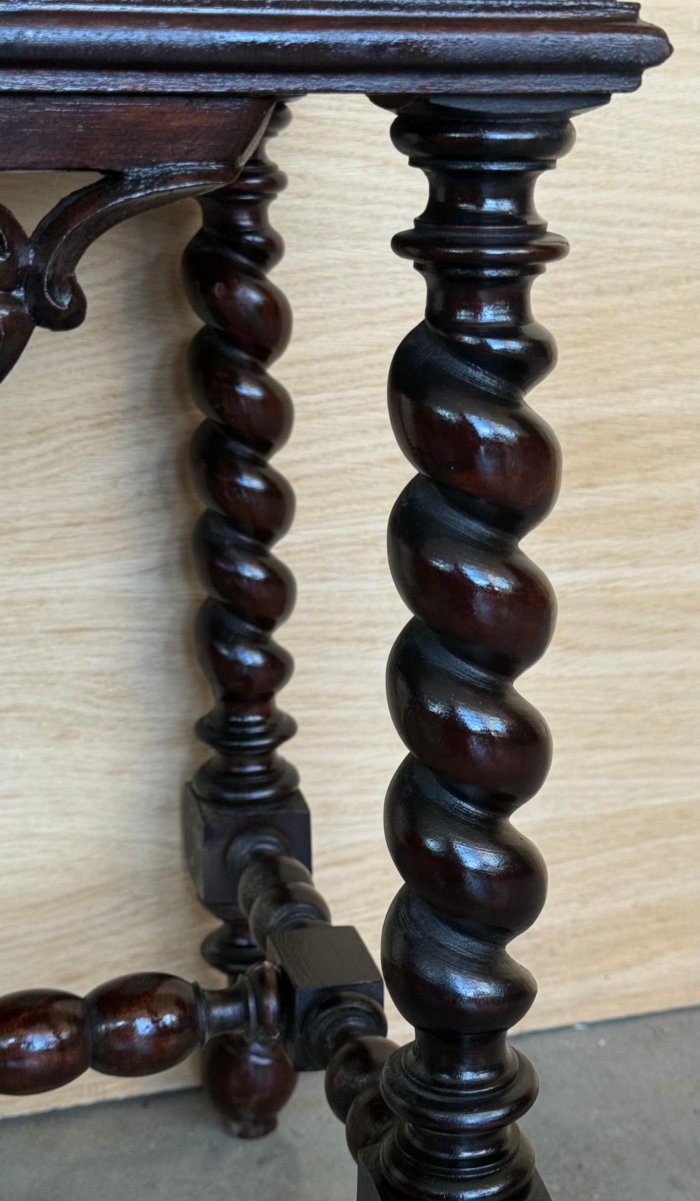 20th Century Pair of Solid Carved French Nightstands with Solomonic Columns in vendita 9