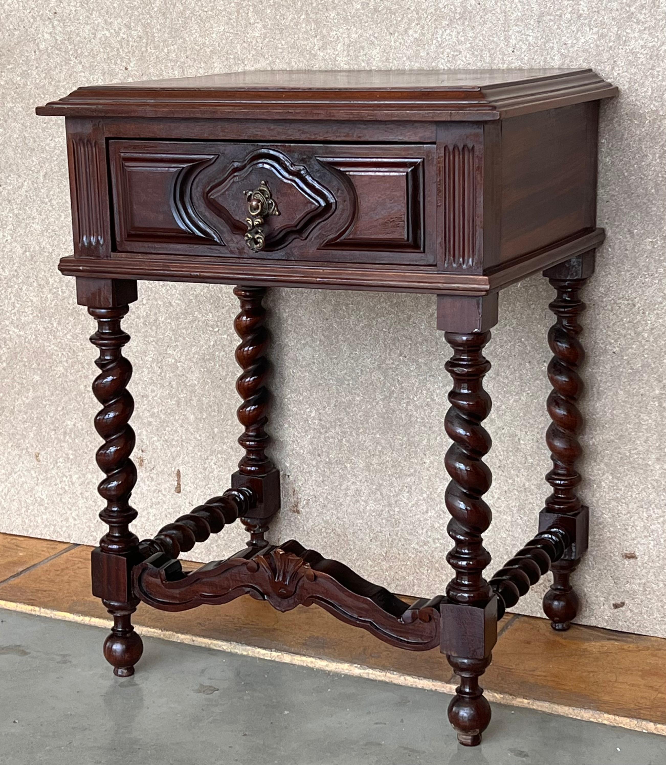 20th Century pair of solid carved French nightstands with Solomonic columns.
It has one carved drawer and wood frontal carved stretcher.