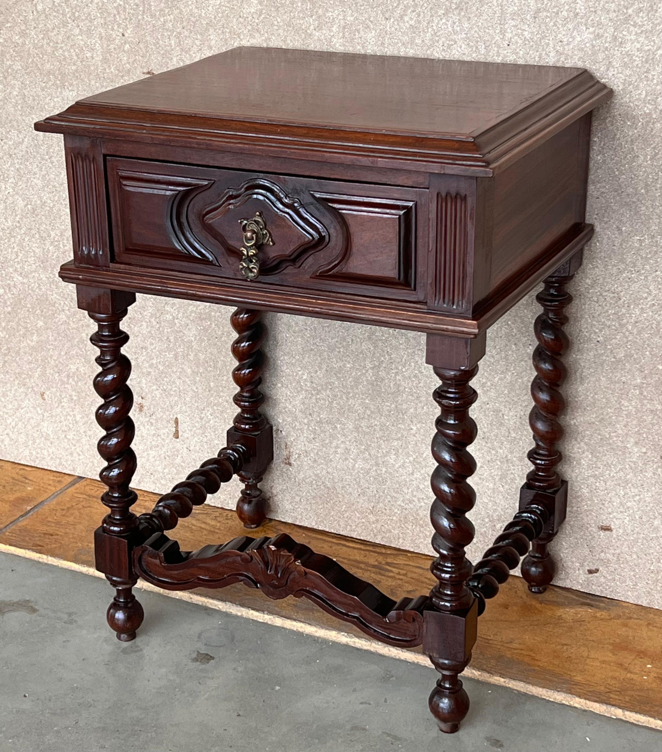 20th Century Pair of Solid Carved French Nightstands with Solomonic Columns In Good Condition For Sale In Miami, FL