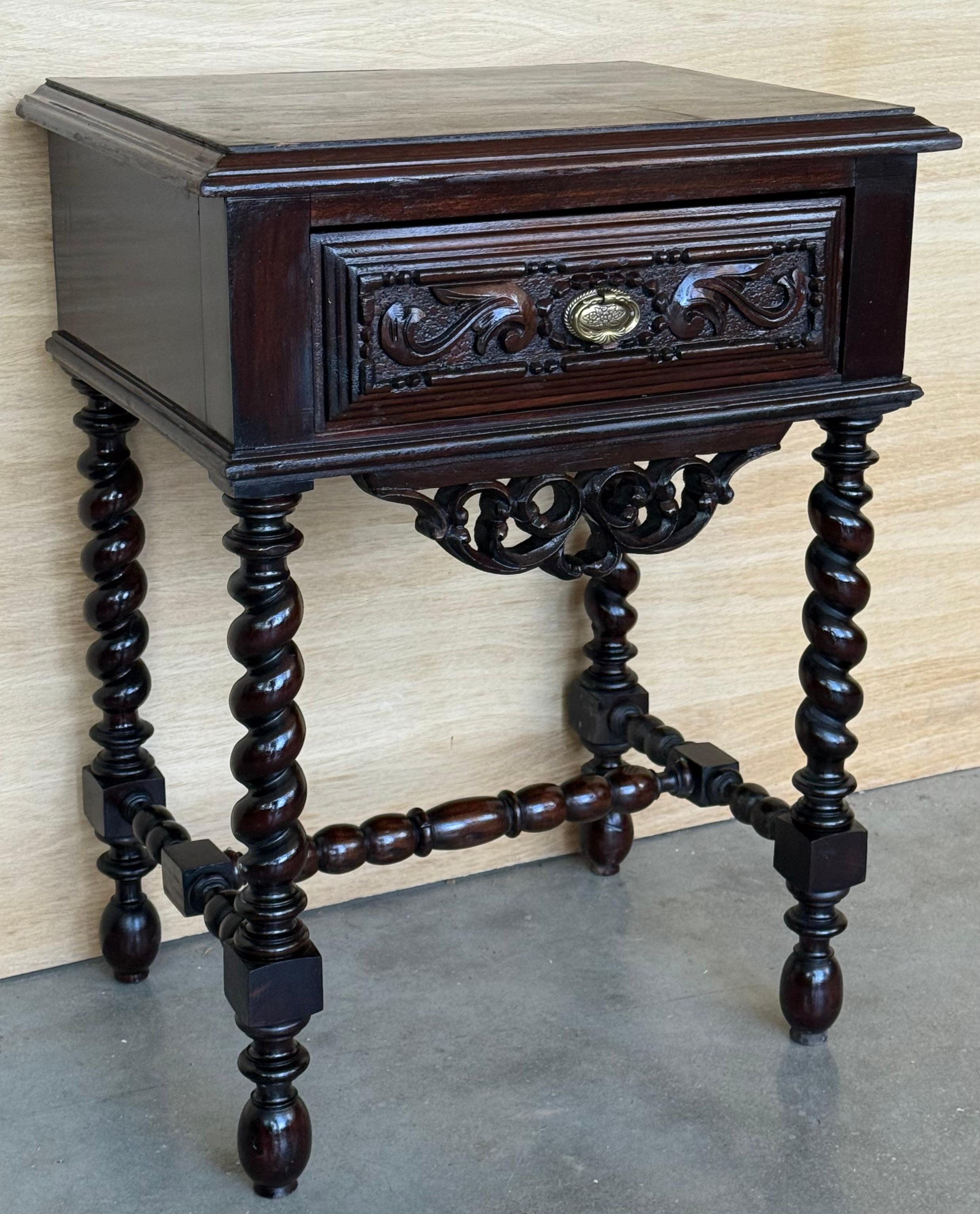 XX secolo 20th Century Pair of Solid Carved French Nightstands with Solomonic Columns in vendita