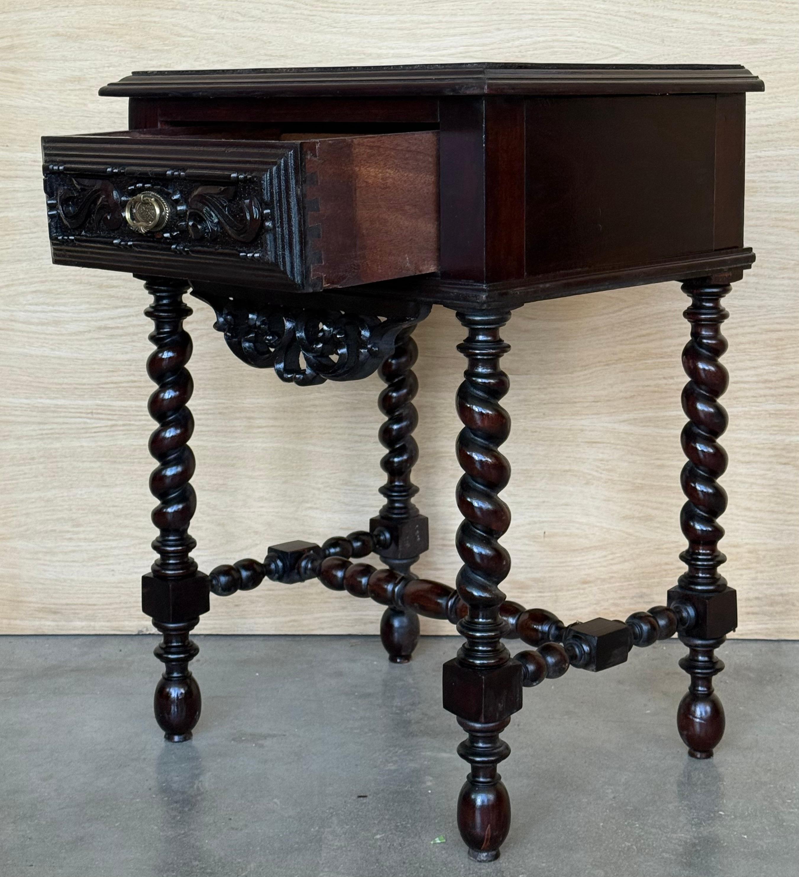 20th Century Pair of Solid Carved French Nightstands with Solomonic Columns in vendita 2