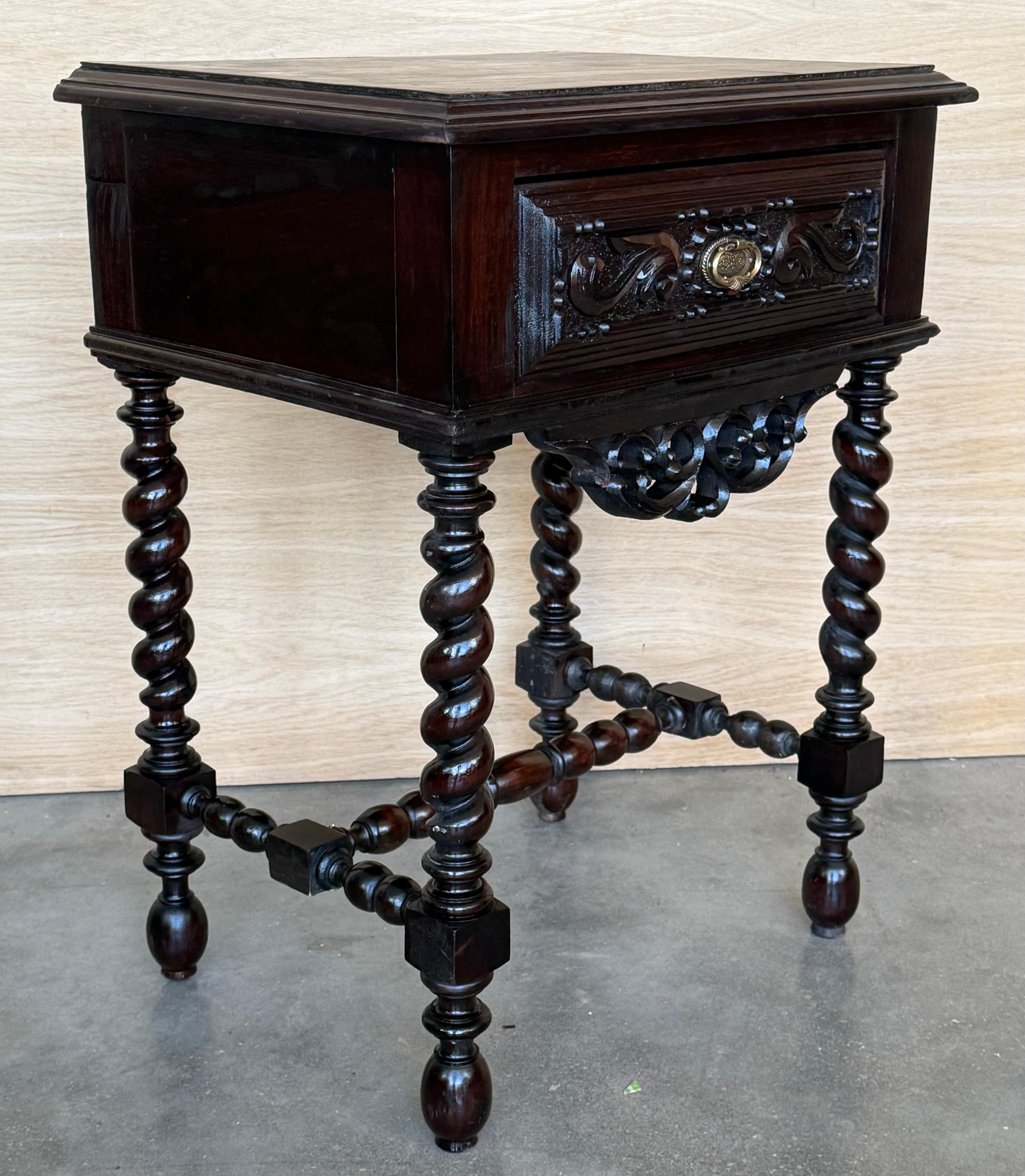 20th Century Pair of Solid Carved French Nightstands with Solomonic Columns in vendita 2