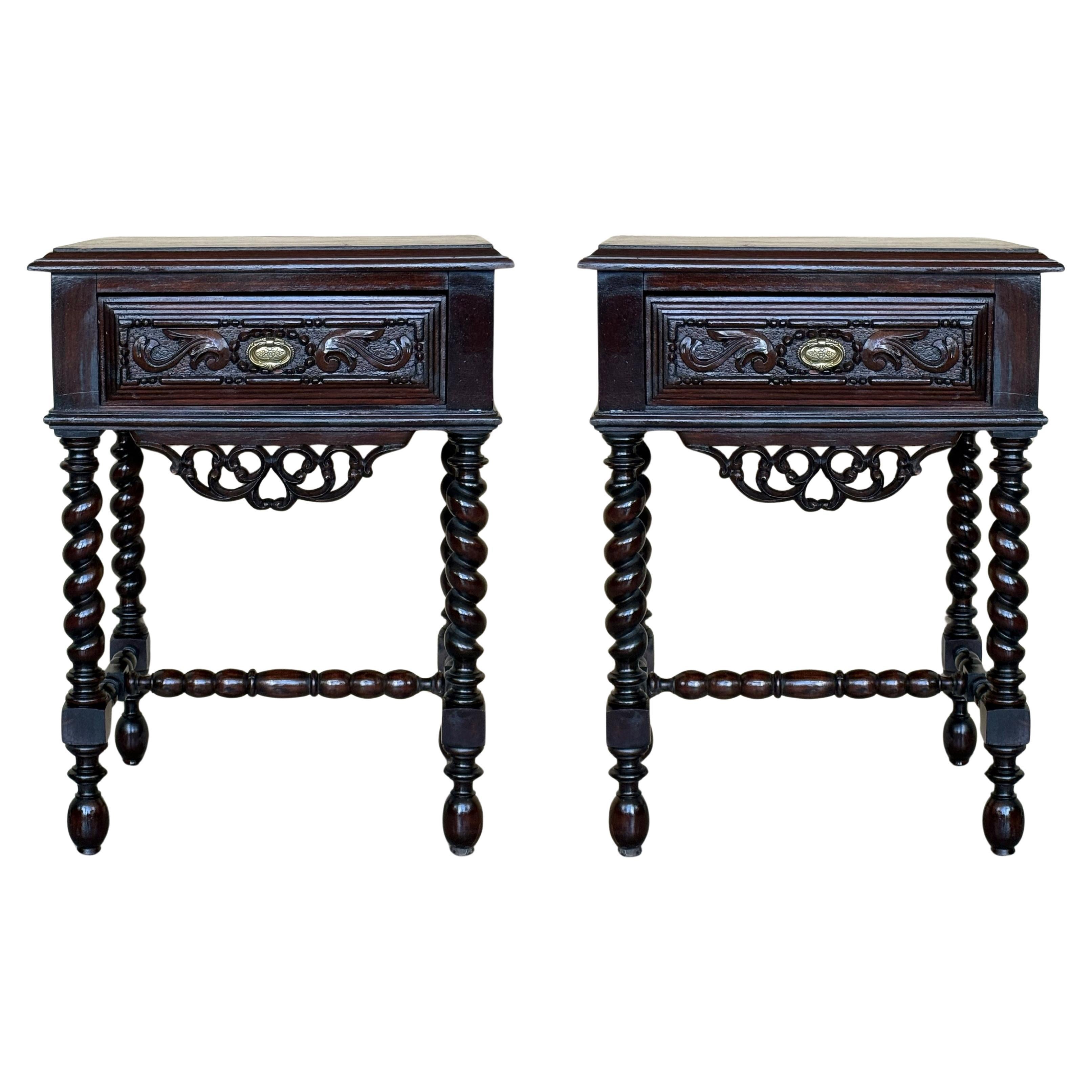 20th Century Pair of Solid Carved French Nightstands with Solomonic Columns in vendita