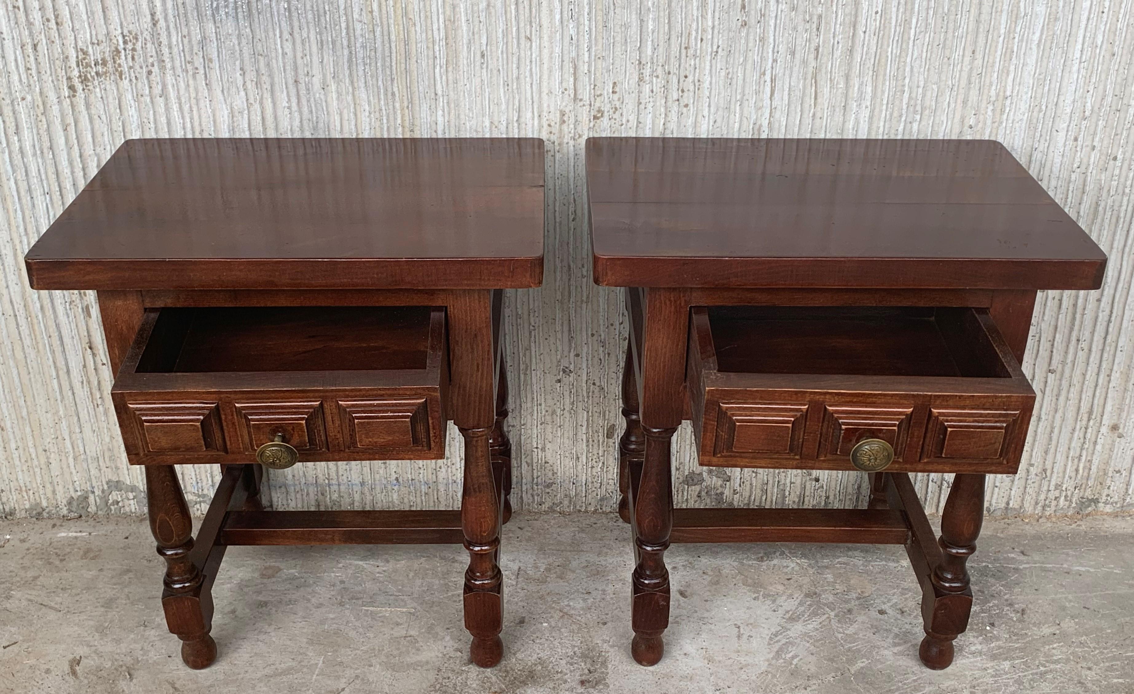 20th Century Pair of Spanish Country, Rustic Nightstands with Drawer In Good Condition In Miami, FL