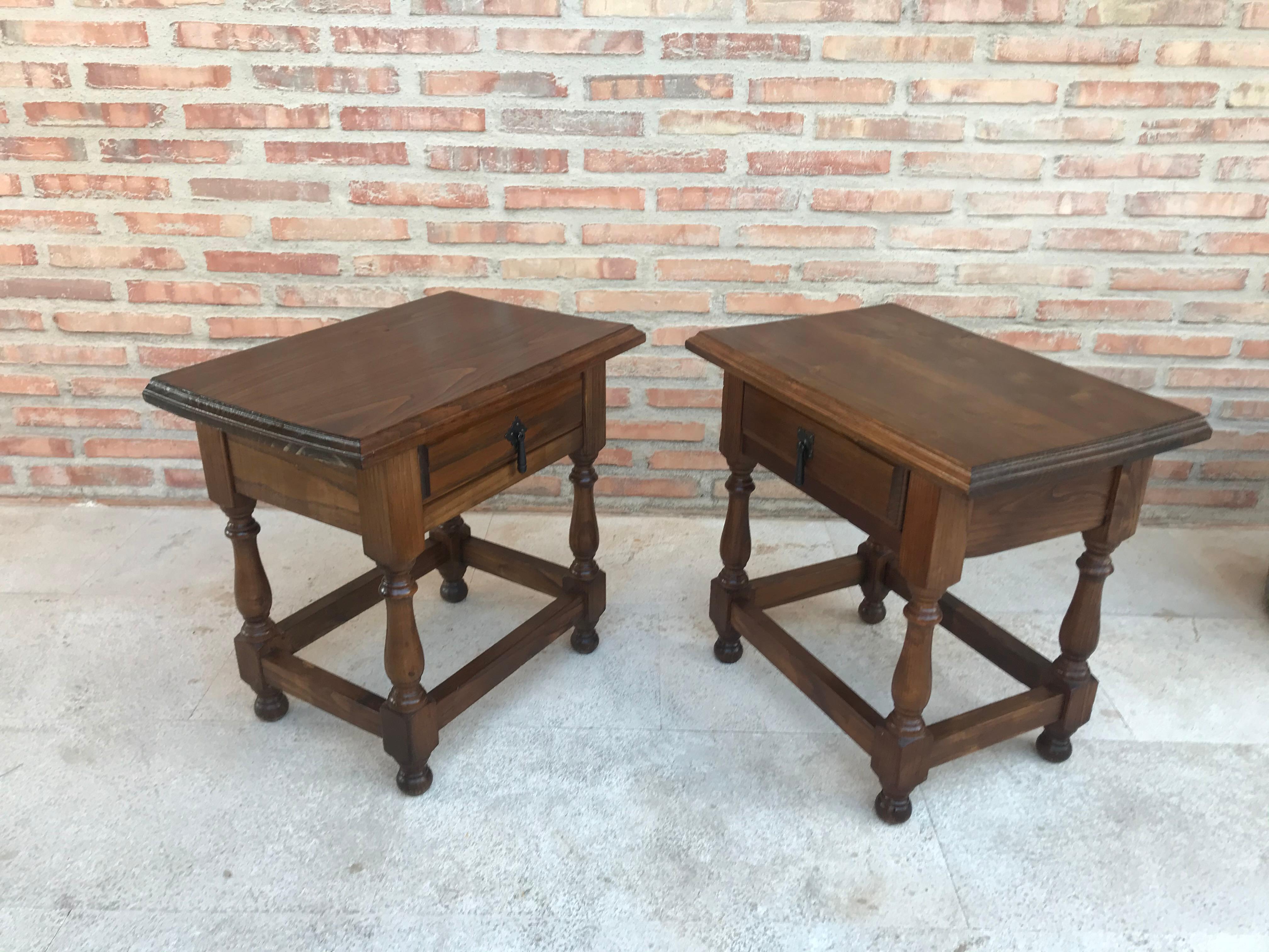 20th century pair of Spanish nightstands with drawer and iron hardware.
Beautiful tables that you can use like a nightstands or side tables, end tables... or table lamp.