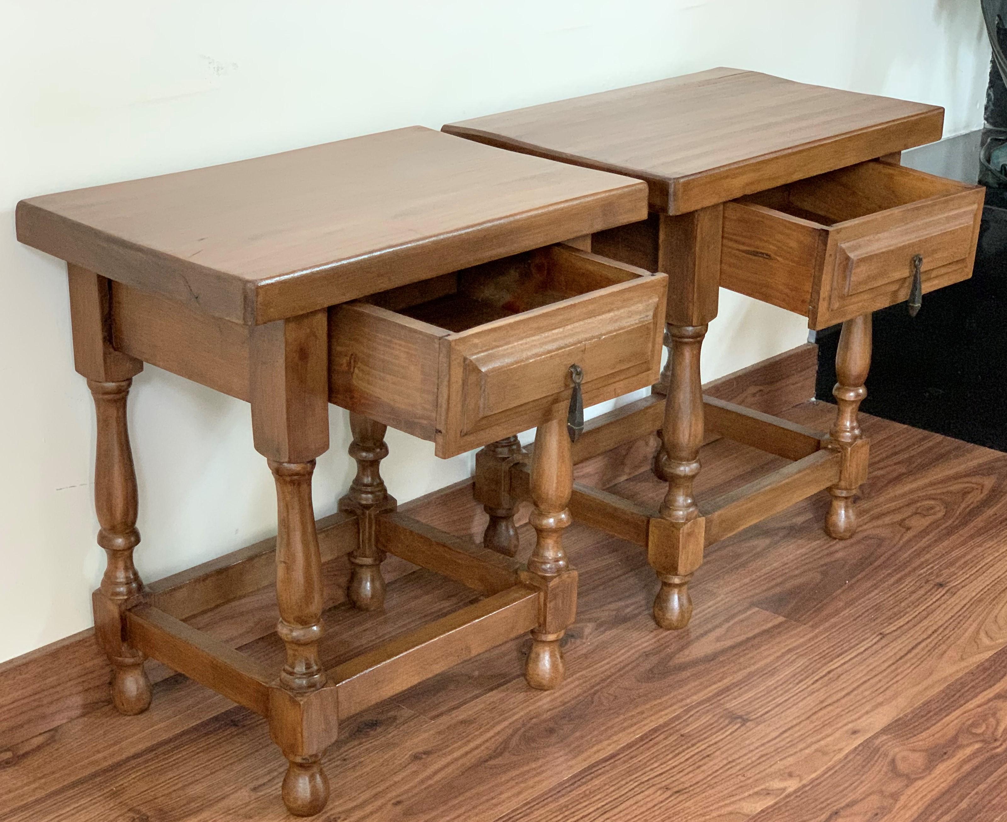 20th Century Pair of Spanish Nightstands with Drawer and Iron Hardware In Good Condition In Miami, FL