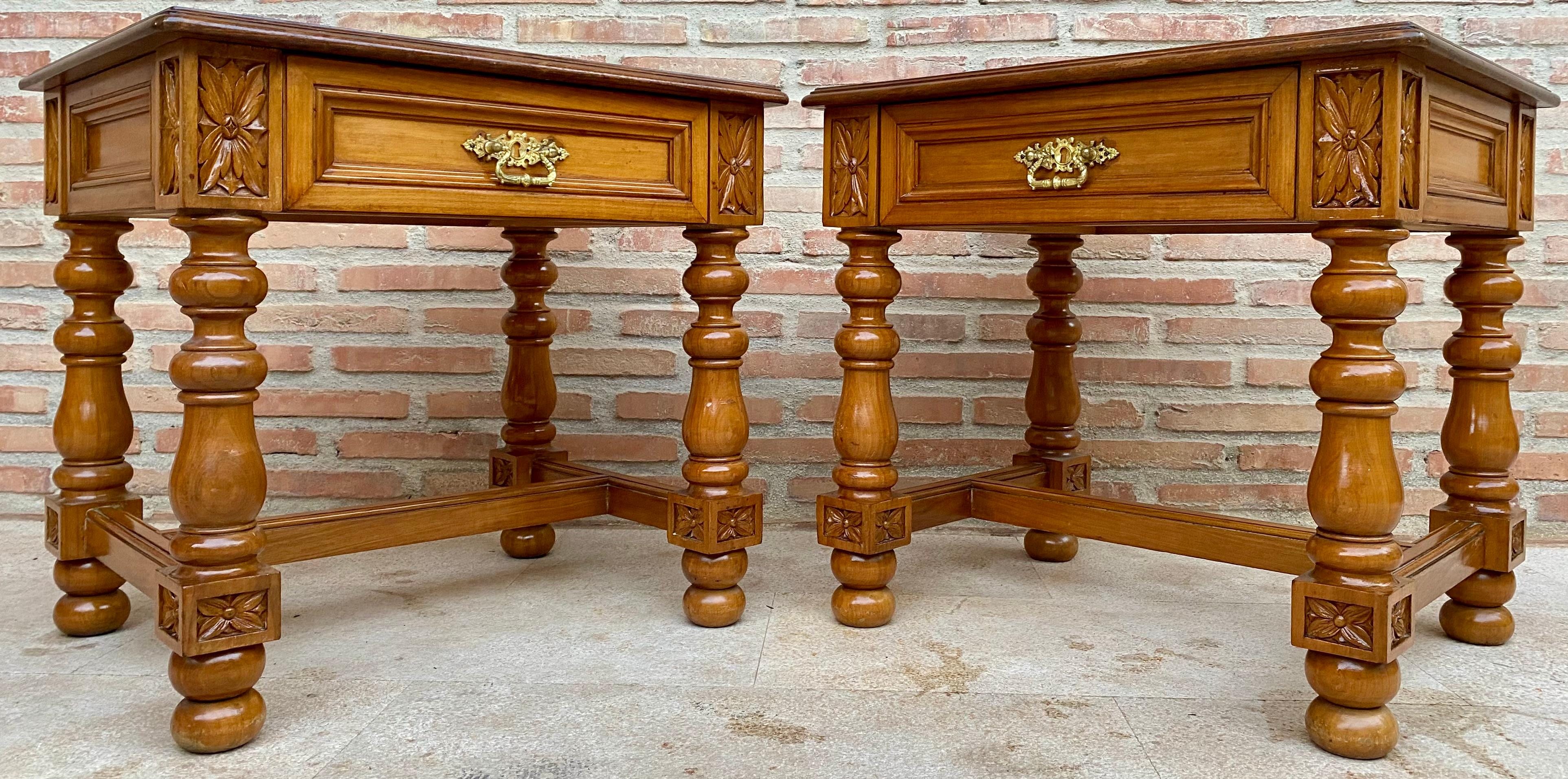 20th Century Pair Of Spanish Nightstands With One Drawer And Bronze Hardware In Good Condition For Sale In Miami, FL