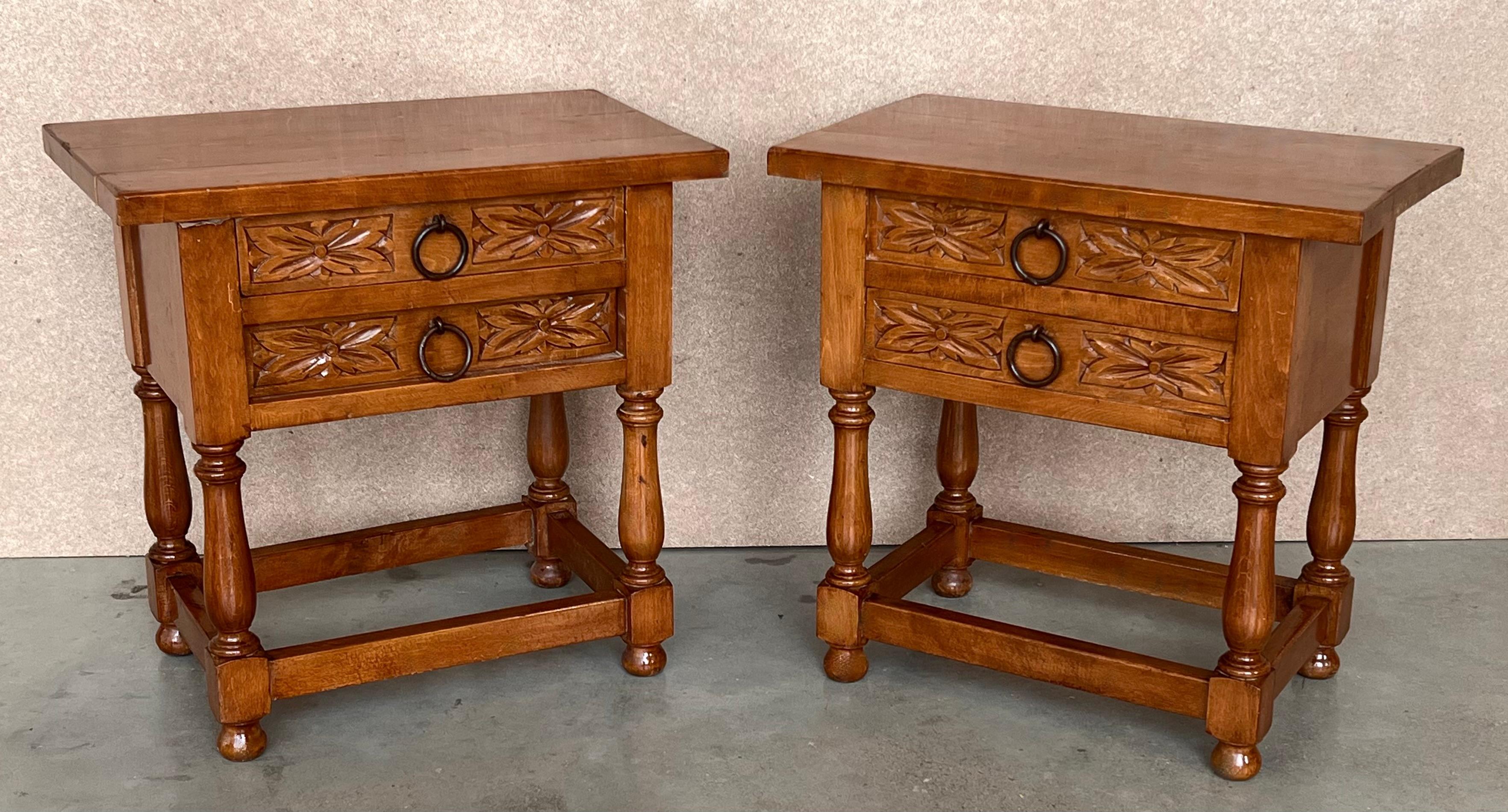 20th Century Pair of Spanish Nightstands with Two Drawers and Iron Hardware For Sale 5
