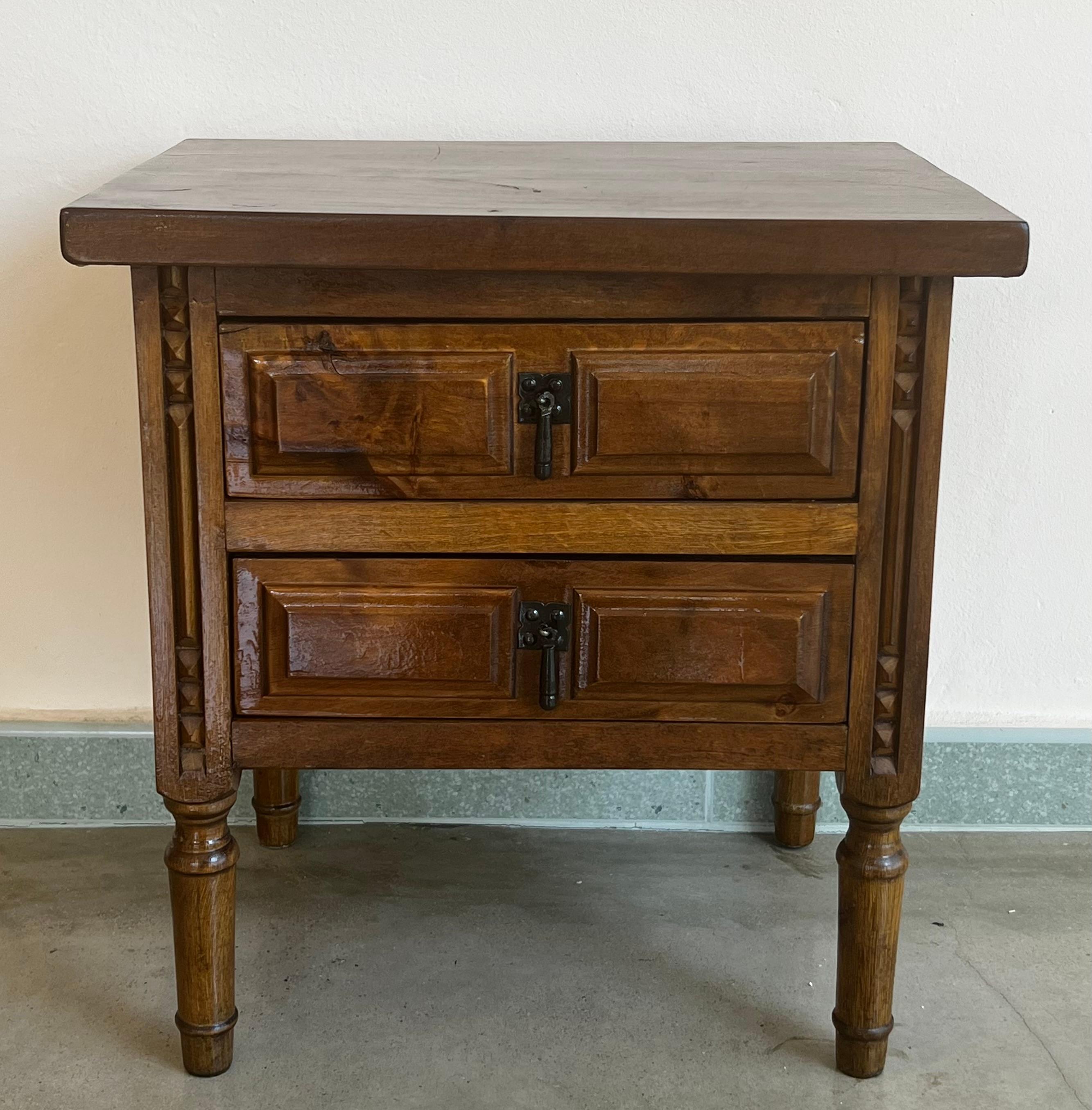 20th century pair of Spanish nightstands with two drawers, carved edges and iron hardware.
Beautiful tables that you can use like a nightstands or side tables, end tables, or table lamp.