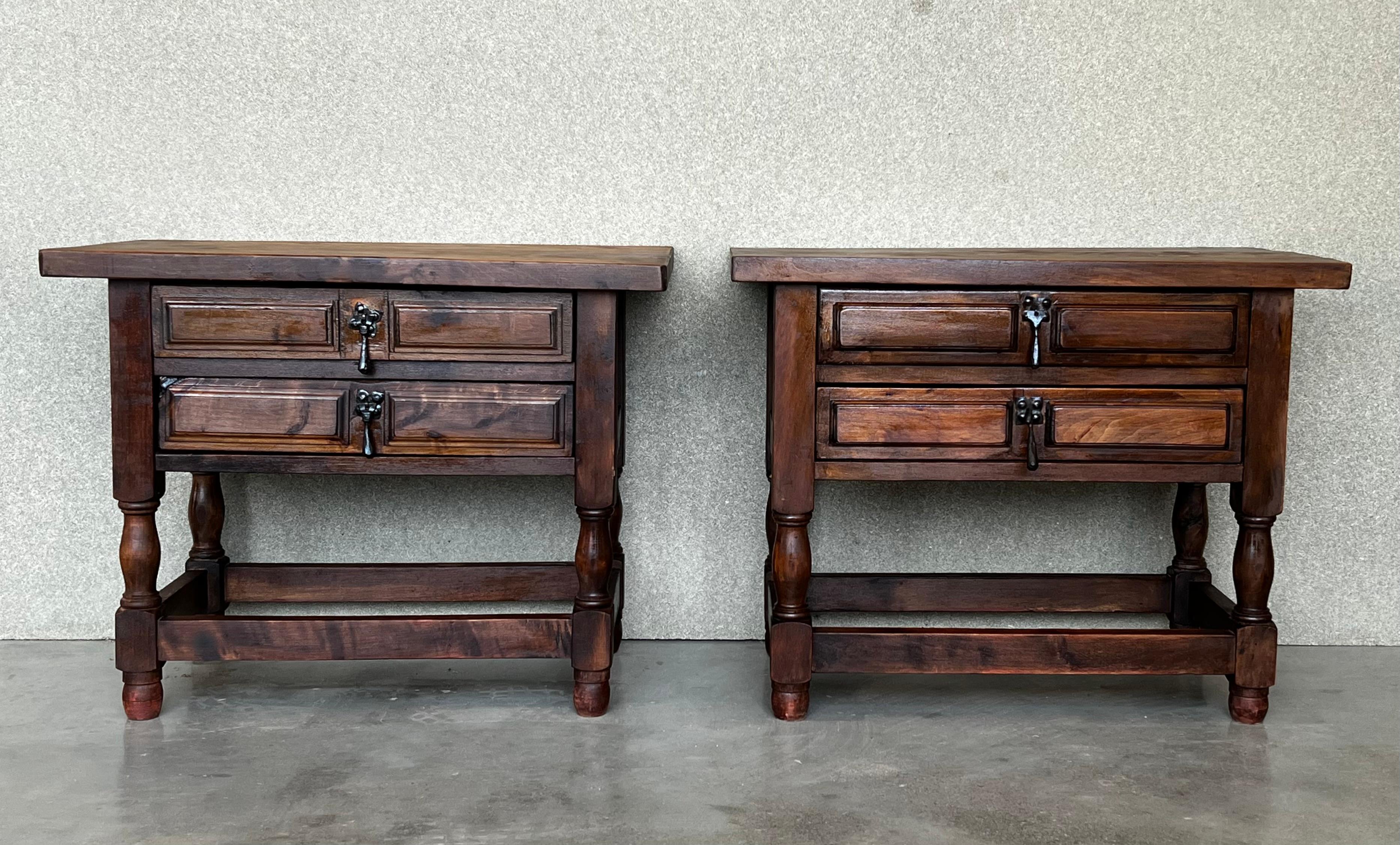 20th century pair of Spanish nightstands with two carved drawer and iron hardware and crest in the low part of the drawers.
Beautiful tables that you can use like a nightstands or side tables, end tables... or table lamp.