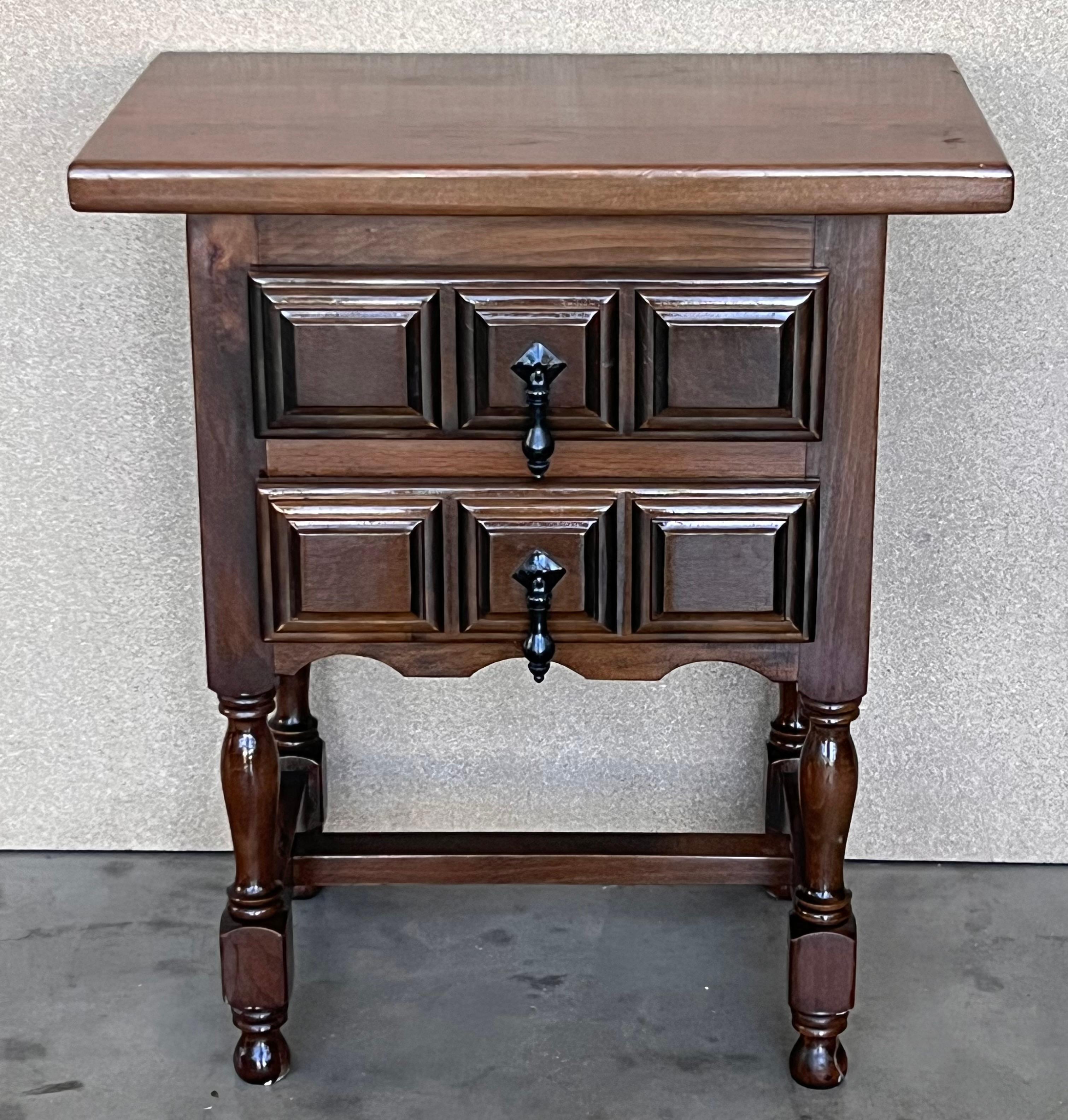 20th century pair of Spanish nightstands with two carved drawer and iron hardware and crest in the low part of the drawers.
Beautiful tables that you can use like a nightstands or side tables, end tables... or table lamp.
