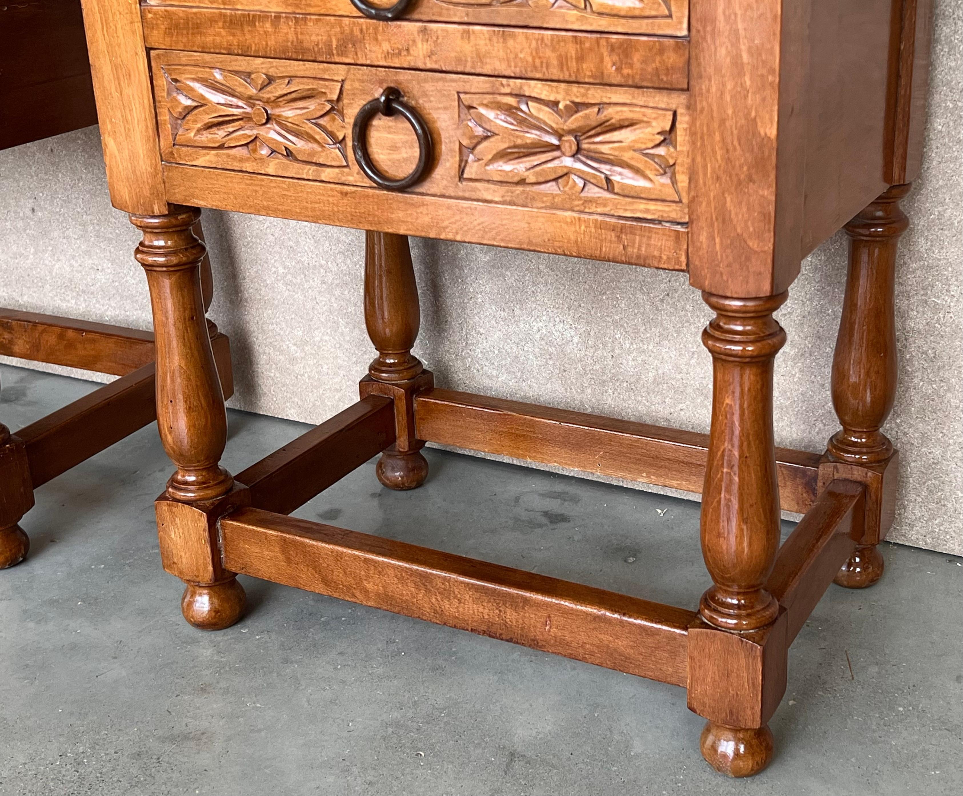20th Century Pair of Spanish Nightstands with Two Drawers and Iron Hardware For Sale 1