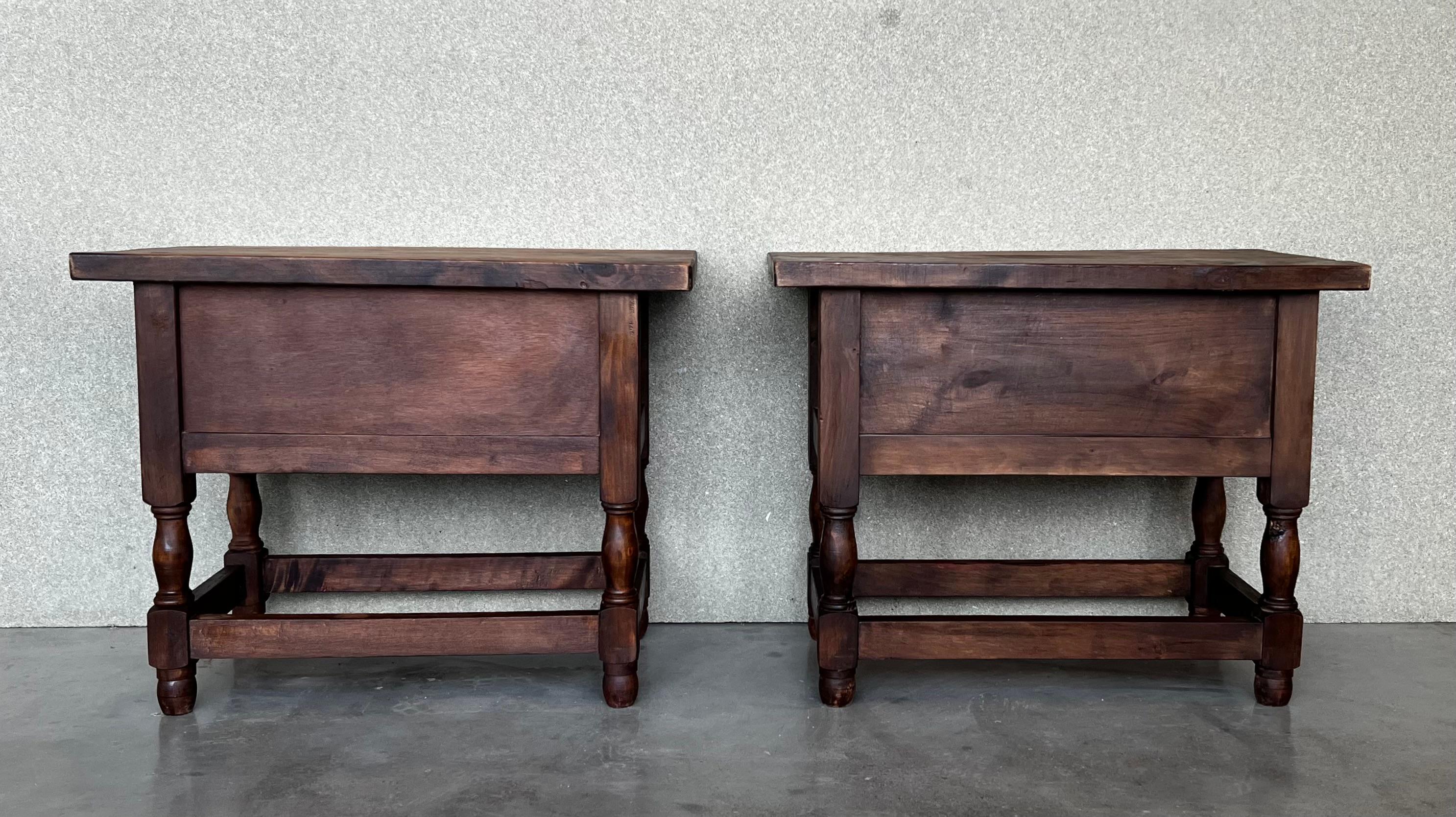 20th Century Pair of Spanish Nightstands with Two Drawers and Iron Hardware For Sale 4