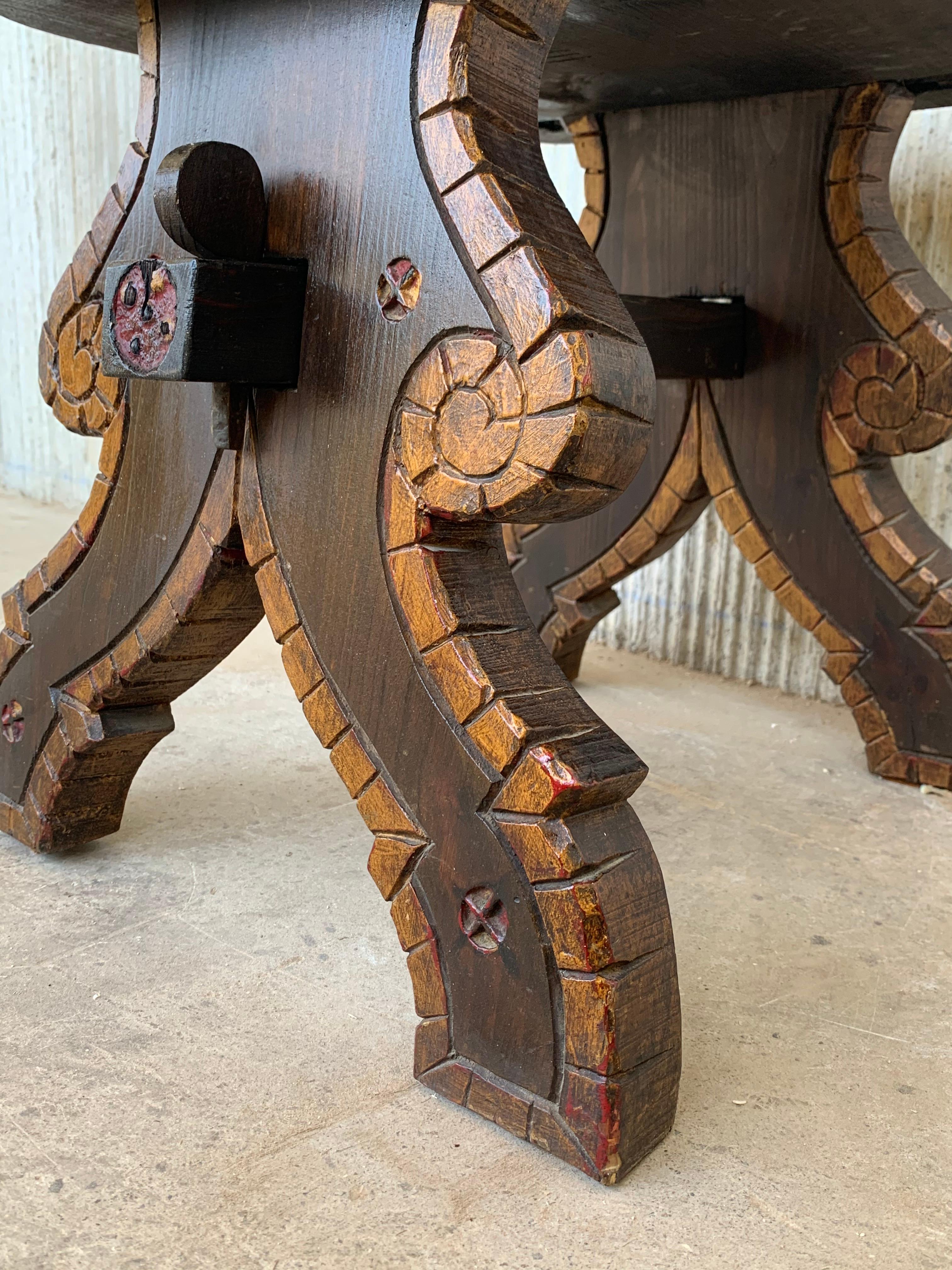 Paar spanische polychromierte geschnitzte Sgabello-Beistellstühle oder Hocker, 20. Jahrhundert im Angebot 4