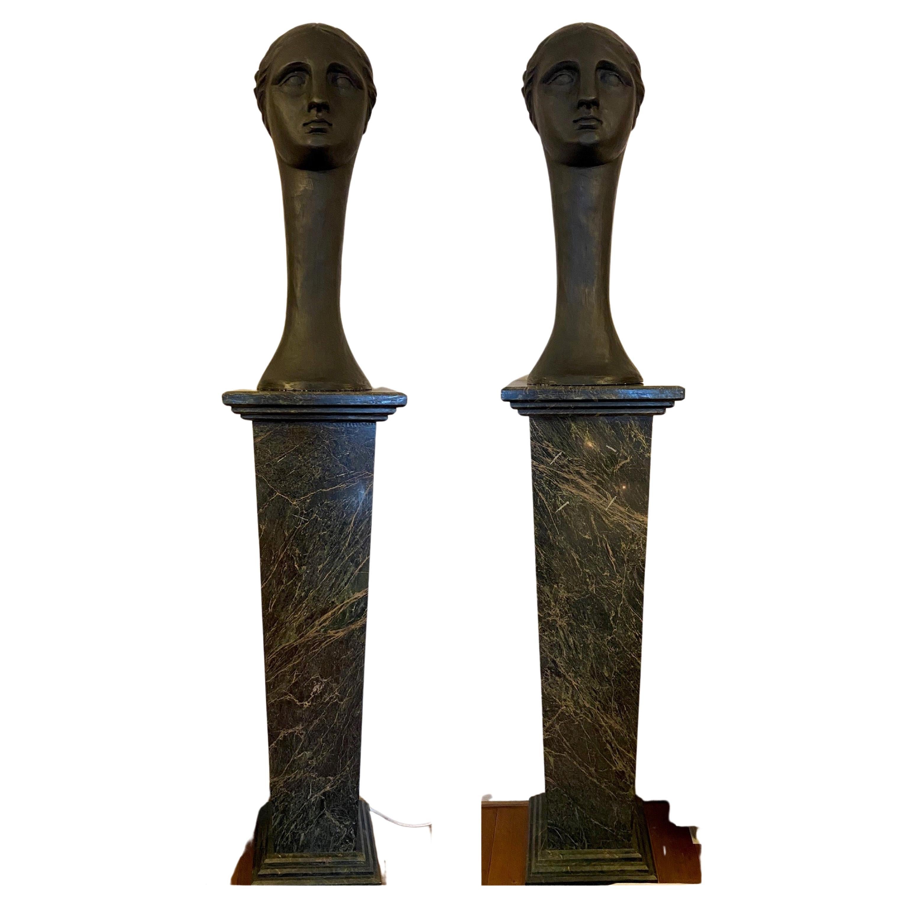 20ème siècle : paire de sculptures en stuc