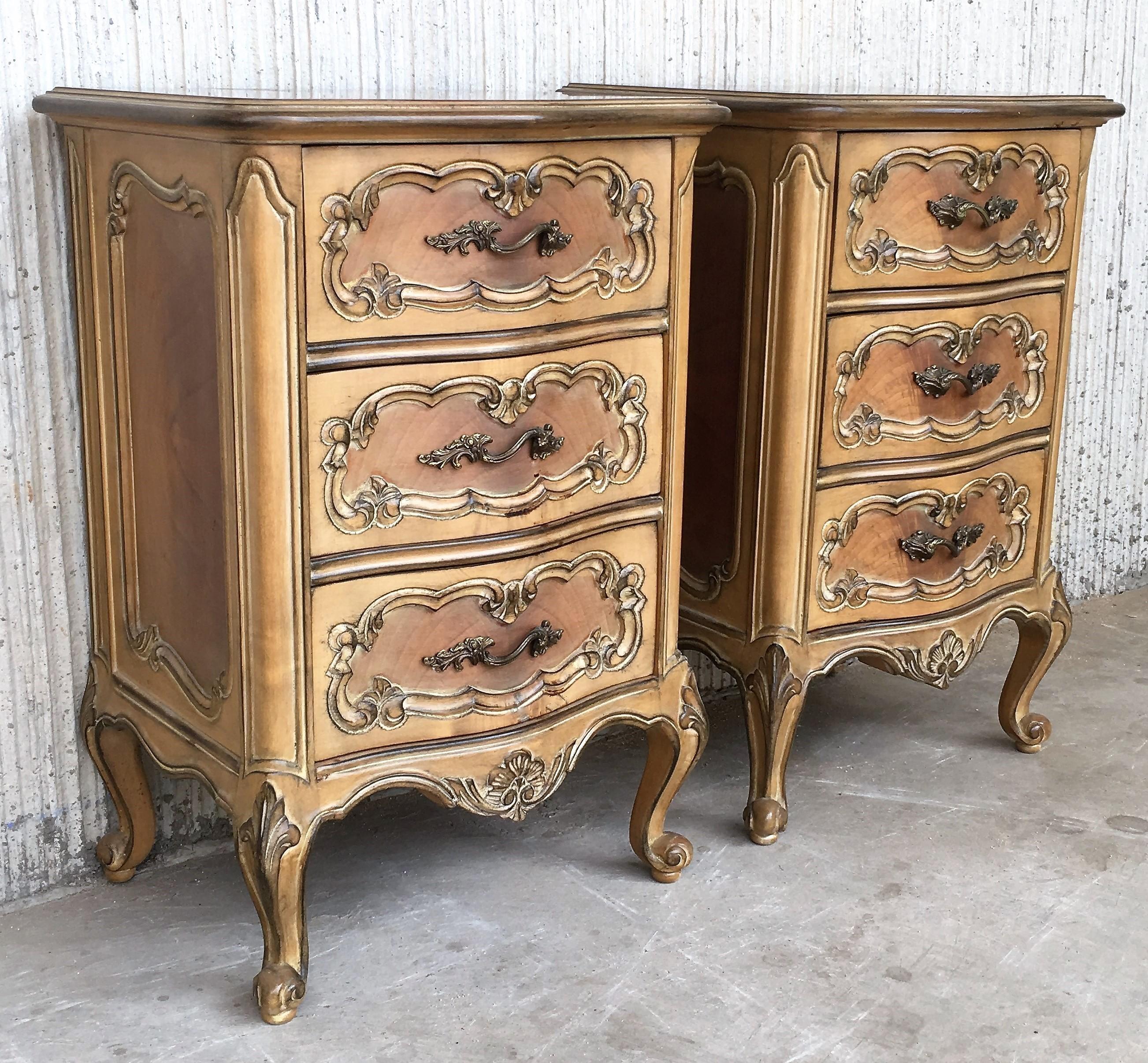 Neoclassical 20th Century Pair of Swedish Cream Painted Nightstands with Three Drawers