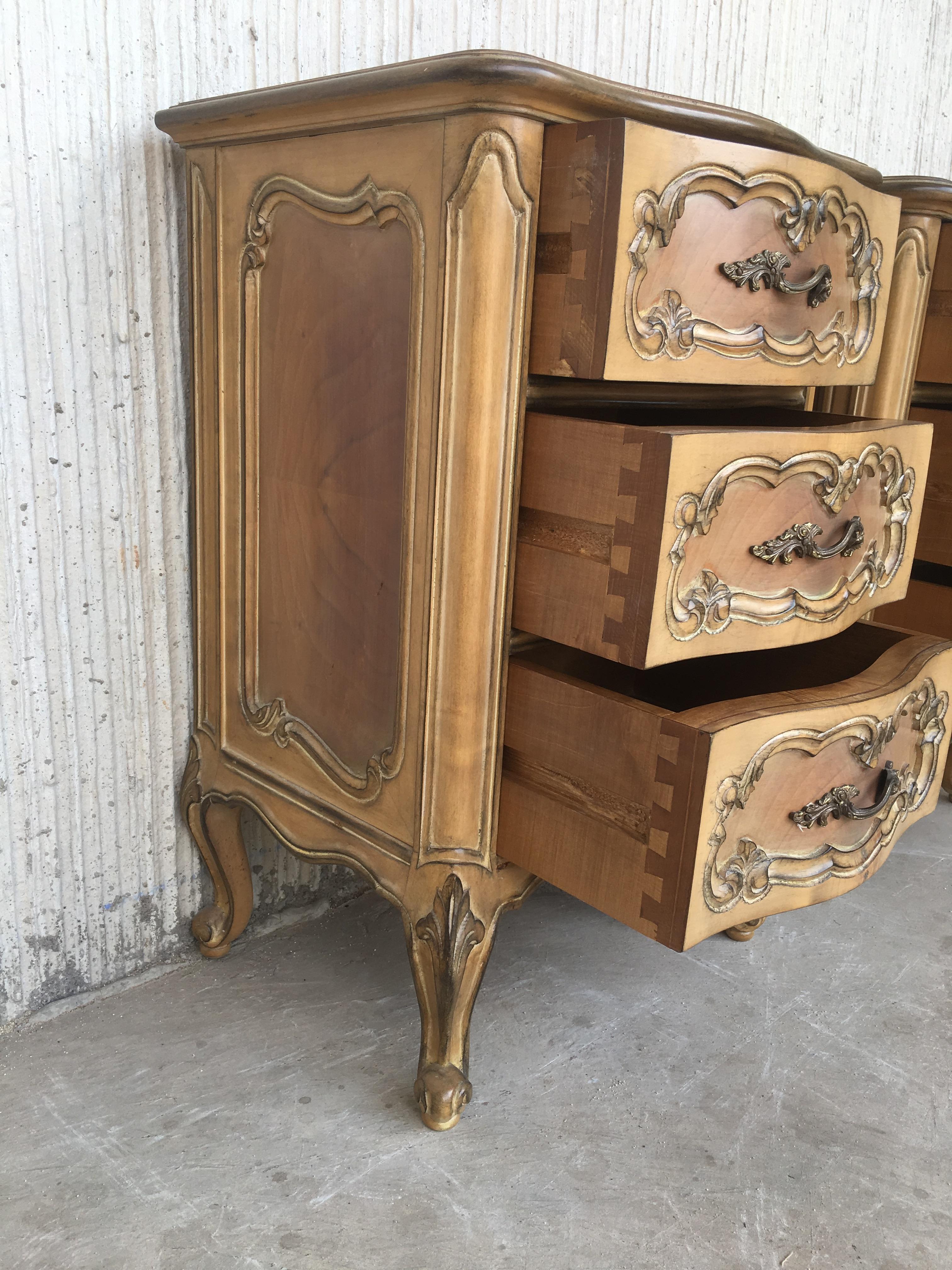 20th Century Pair of Swedish Cream Painted Nightstands with Three Drawers In Excellent Condition In Miami, FL