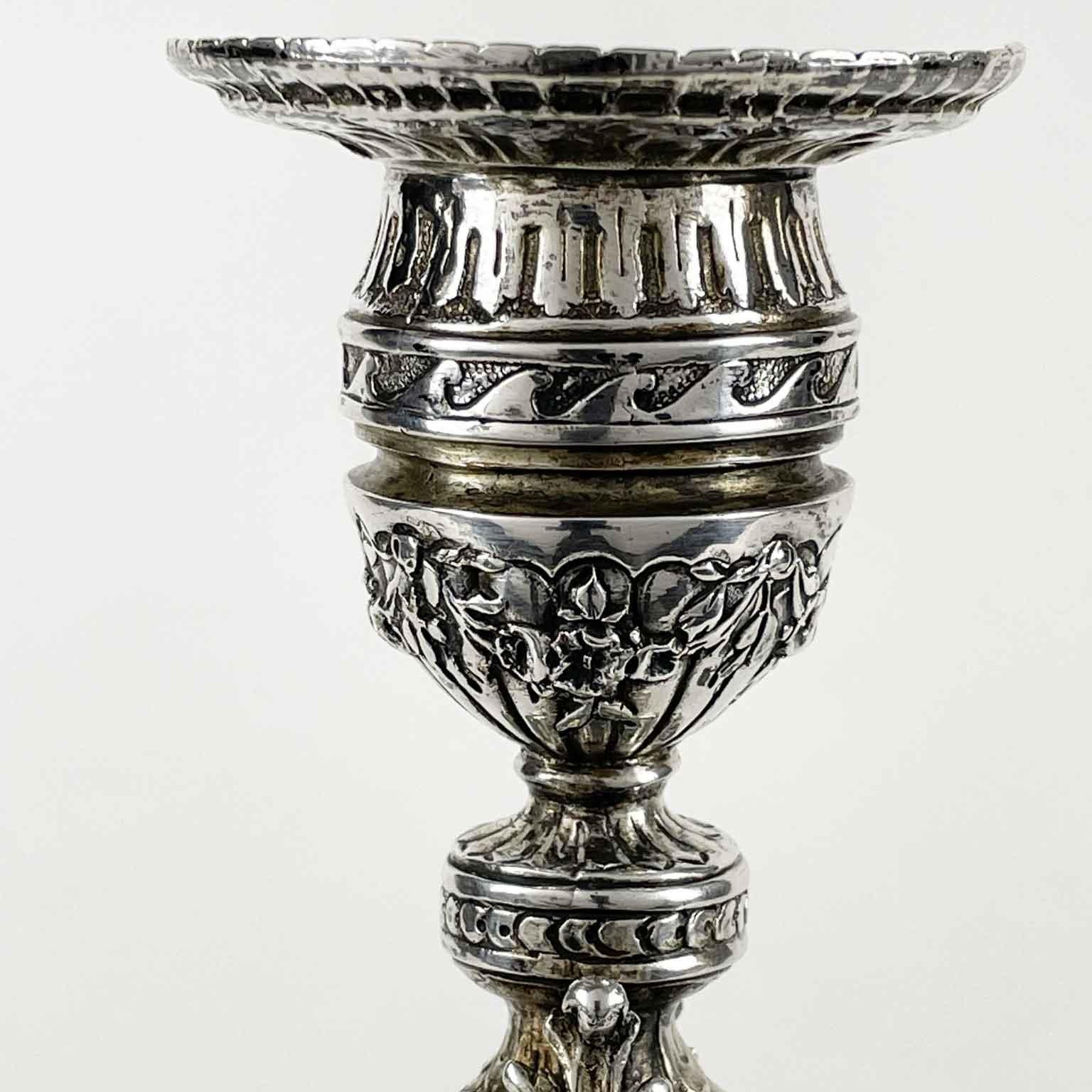 Coppia di candelieri in argento svizzero del XX secolo con teste di indiani nativi americani in vendita 1
