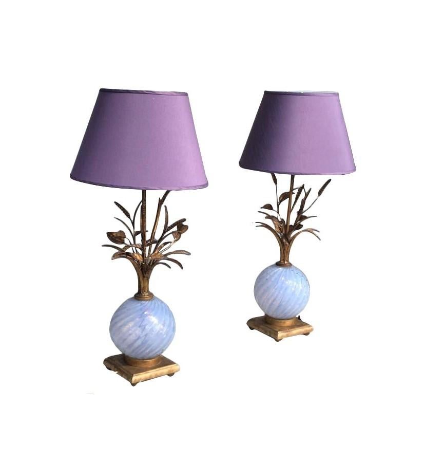 A lilac, vintage pair of Mid-Century modern Italian table lamps made of hand blown Murano glass and brass. The tall desk lights have controlled bubbles, metal grain decor with gold finish and hand blown colored twisted glass. Produced by Barovier &