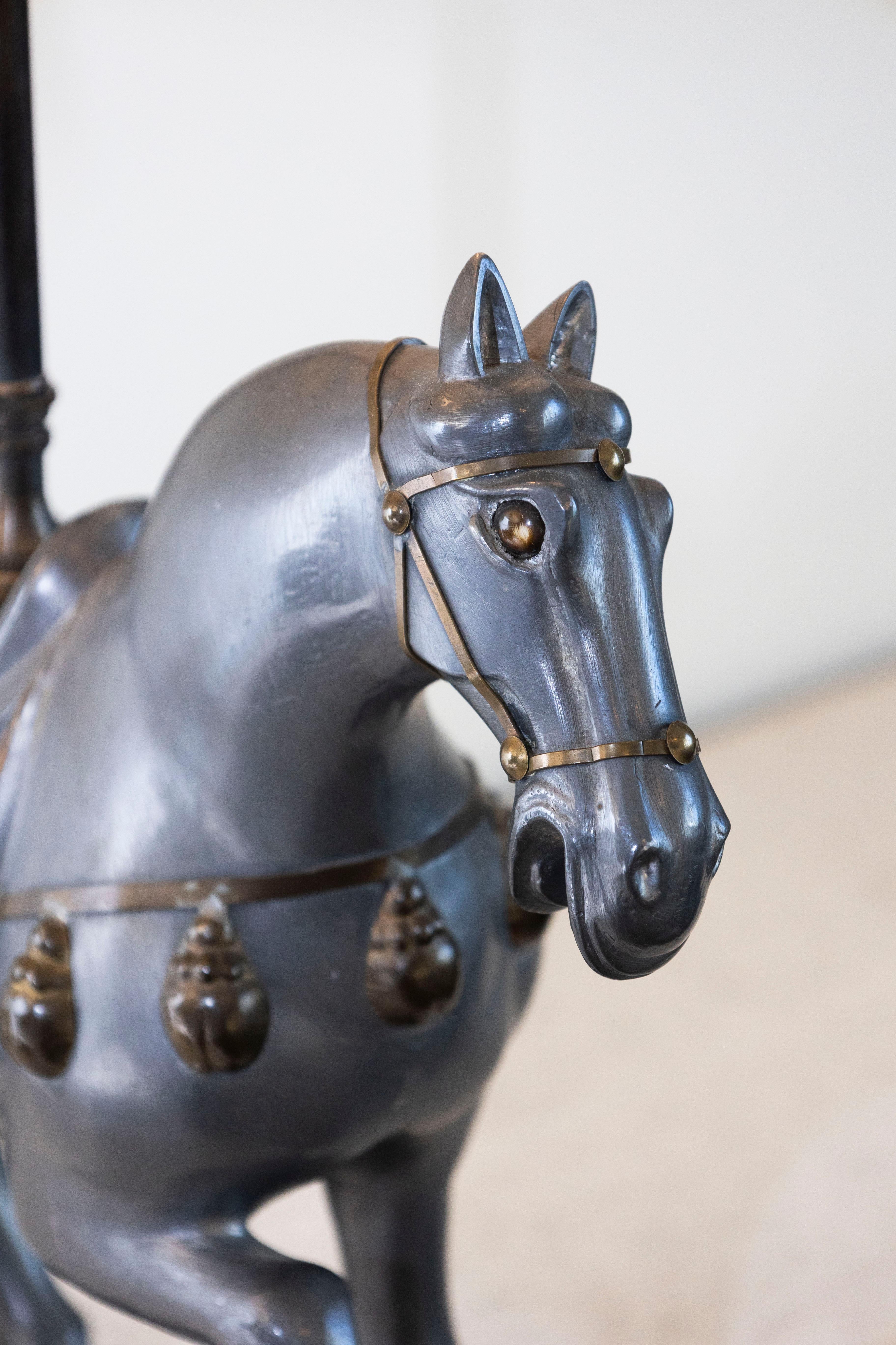 20ième siècle Paire de lampes de table à cheval de style Tang Dynasty du 20e siècle en vente