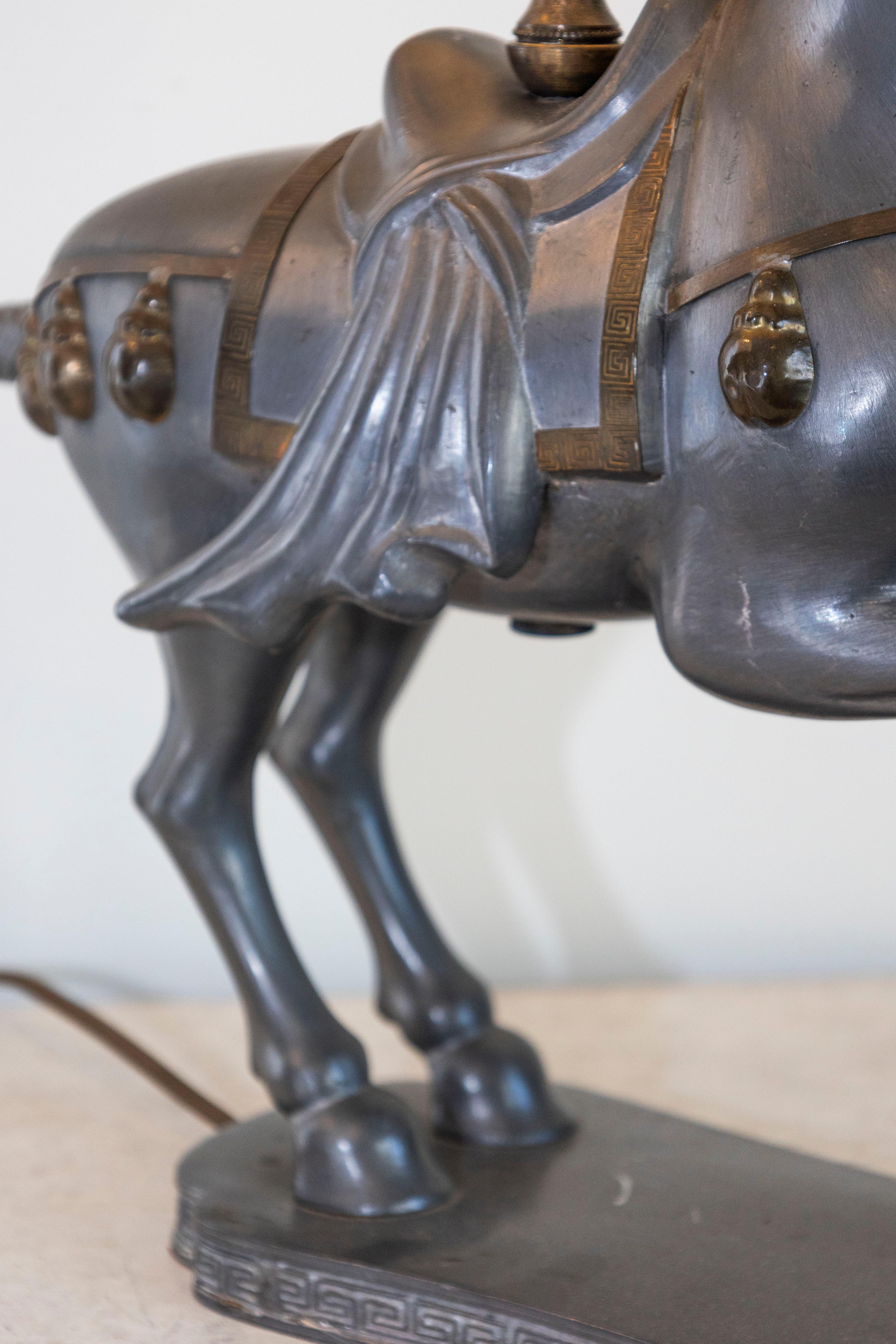 Paire de lampes de table à cheval de style Tang Dynasty du 20e siècle en vente 2