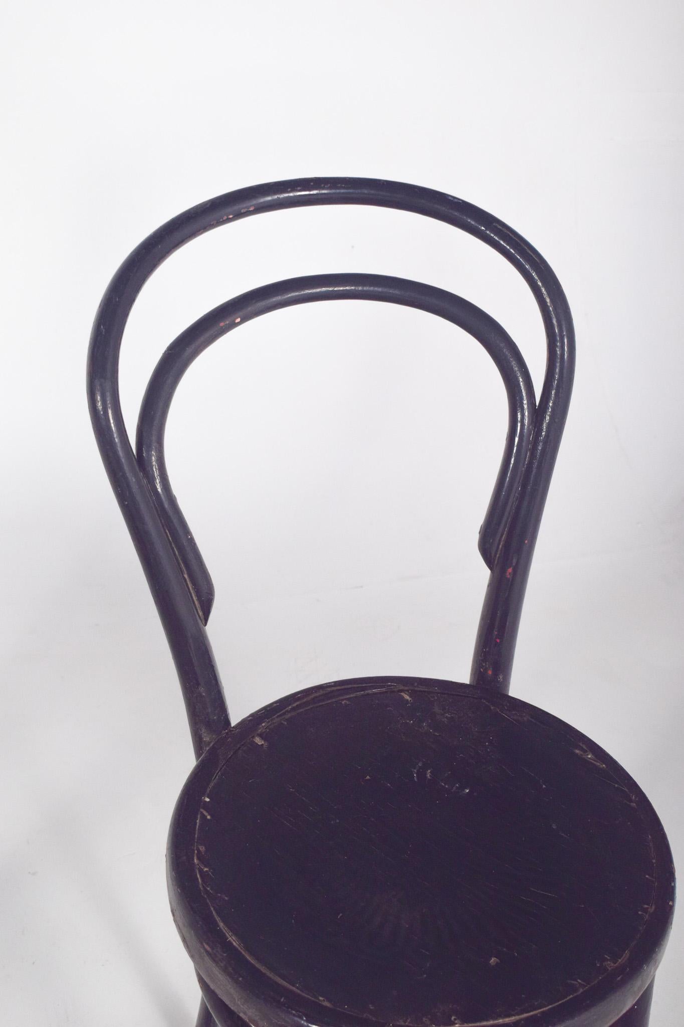 Wood 20th Century Pair of Thonet-Style Painted Chairs For Sale