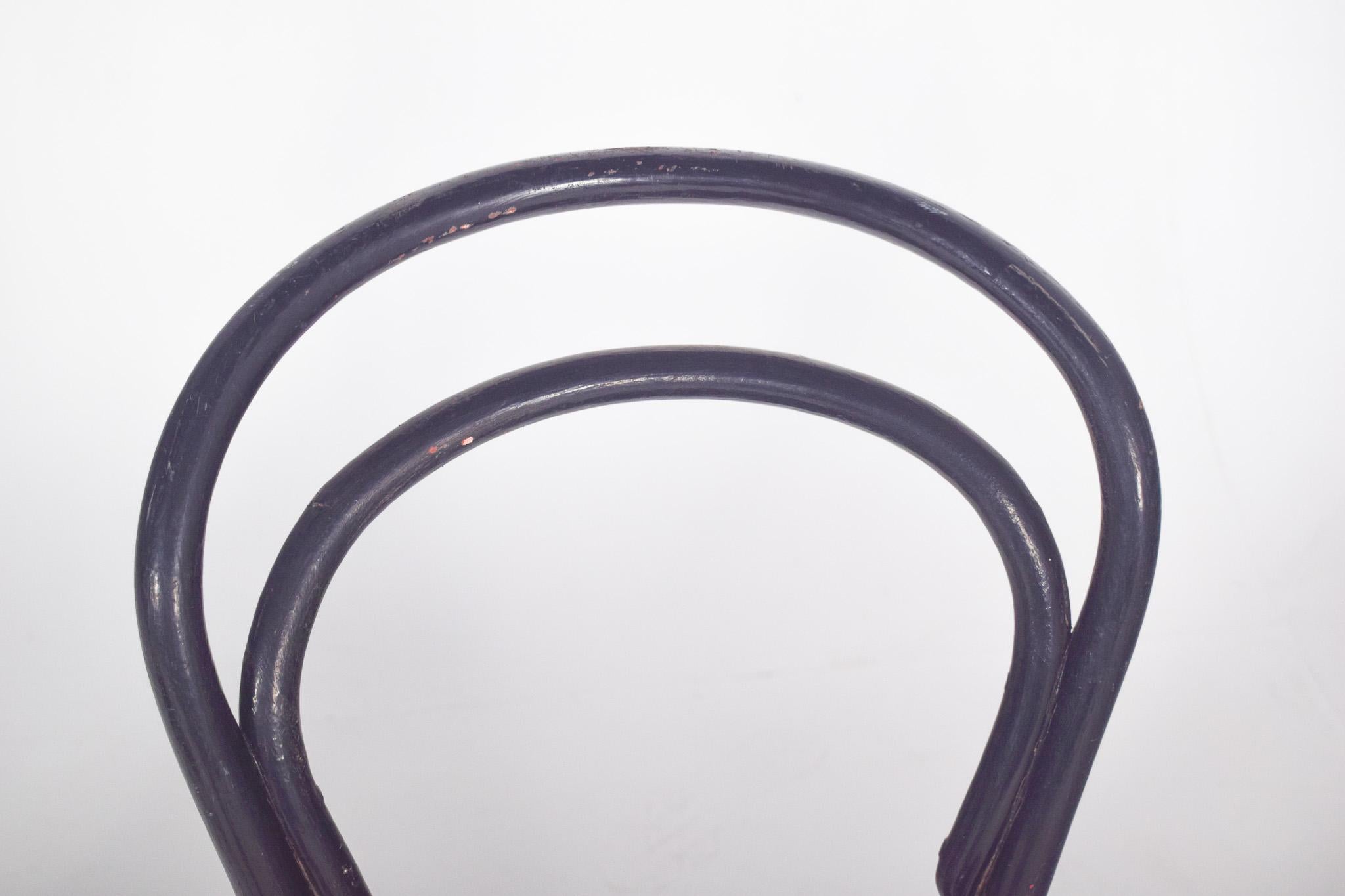 20th Century Pair of Thonet-Style Painted Chairs For Sale 1