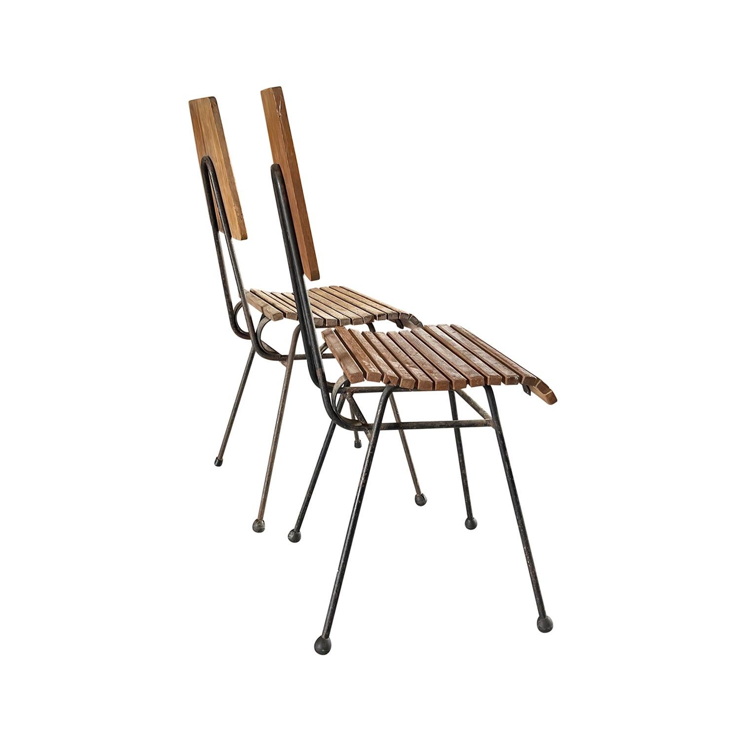 Fait main 20e siècle Paire de chaises d'appoint en bois de teck italiennes d'époque, modernes au milieu du siècle dernier en vente